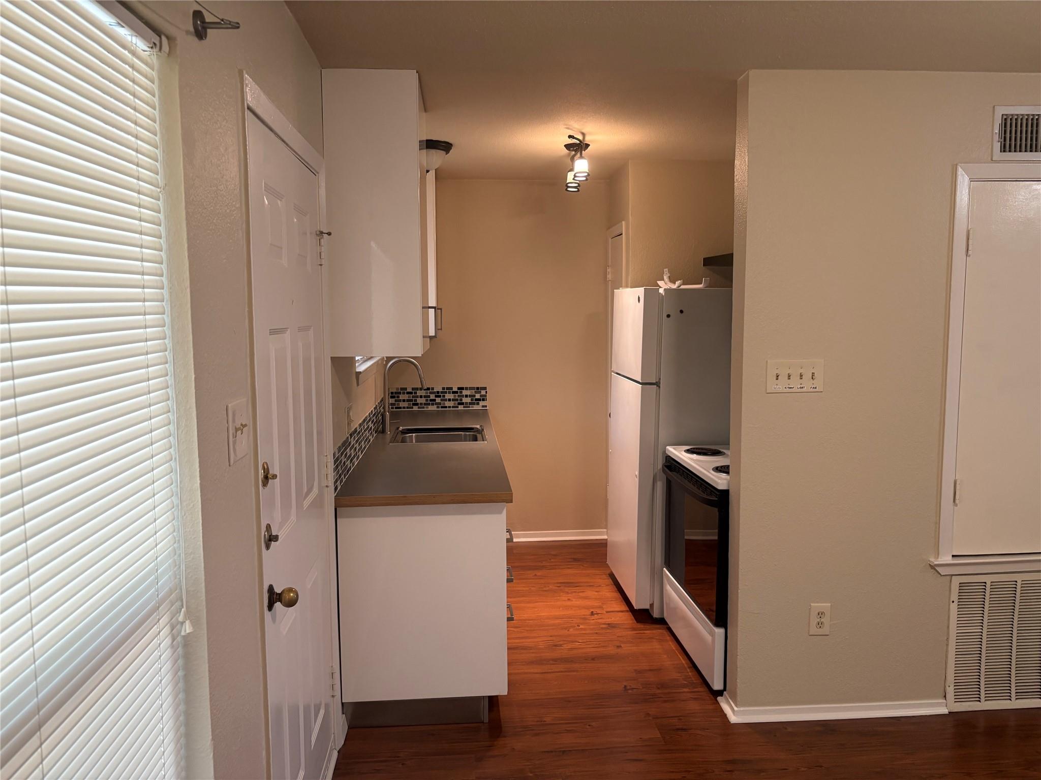 1514 Parker Ln # 104, Austin, TX 78741