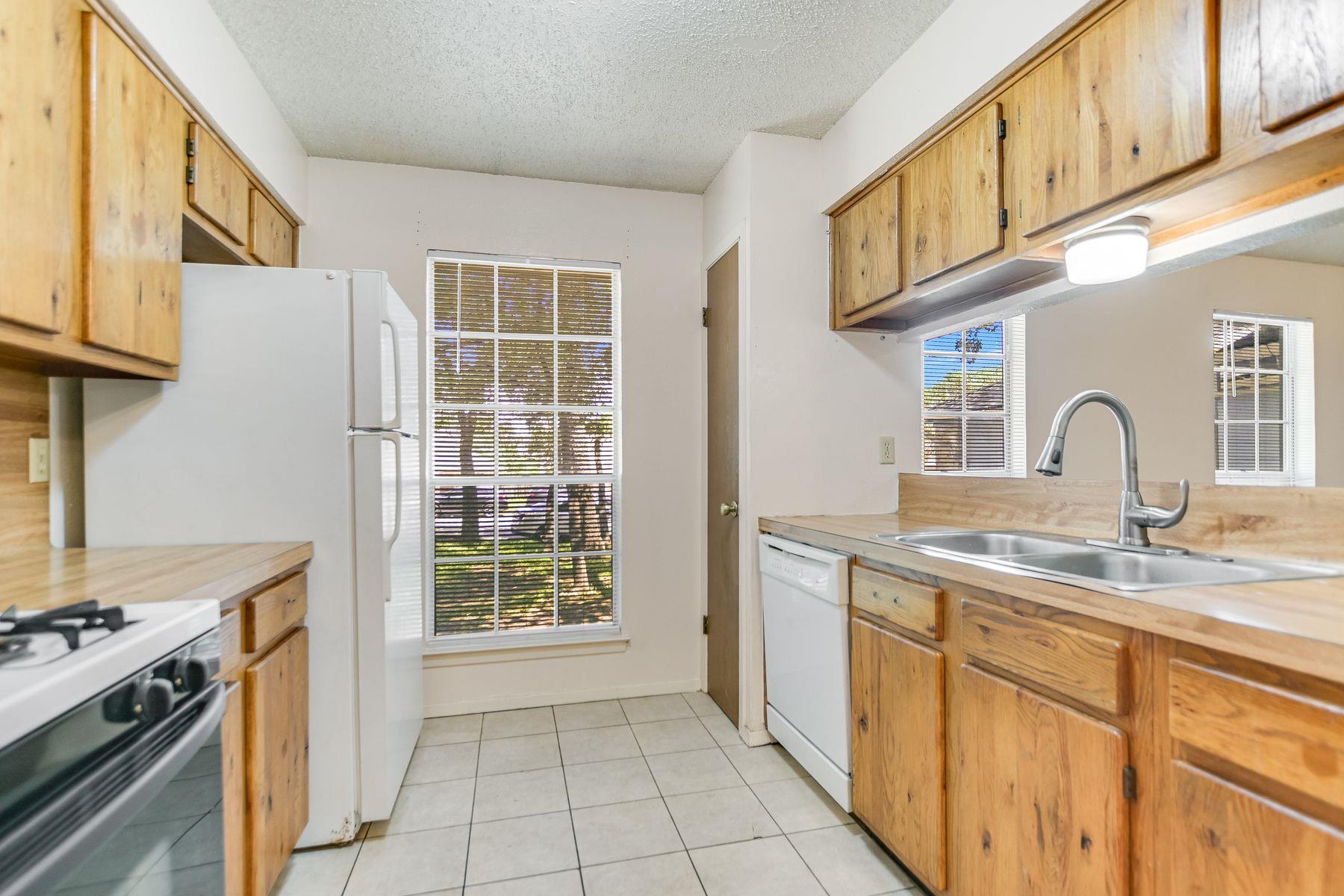 11948 Sunhillow Bnd # A & B, Austin, TX 78758