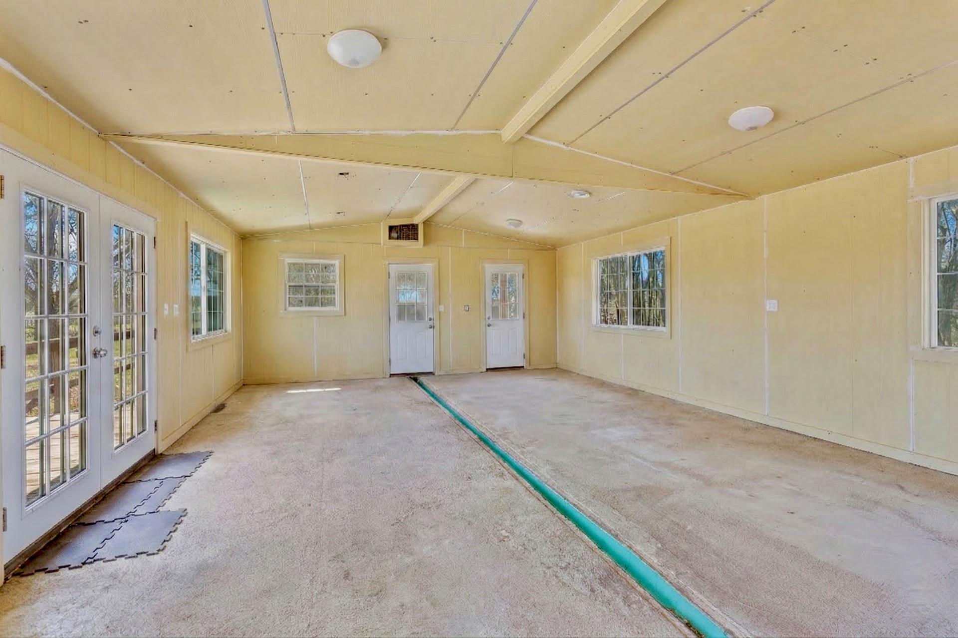 168 Potato Smith Rd, Elgin, TX 78621