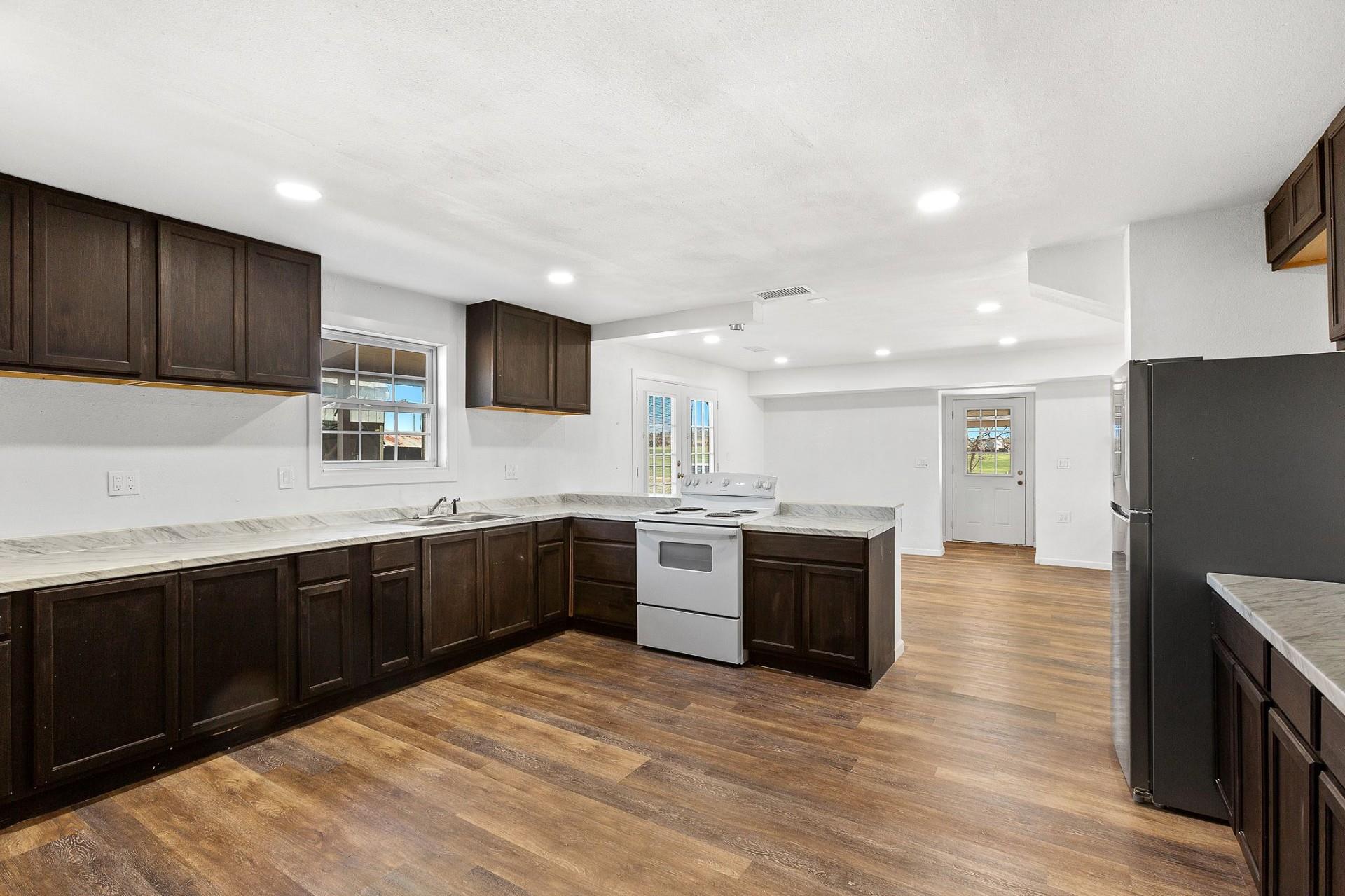 168 Potato Smith Rd, Elgin, TX 78621