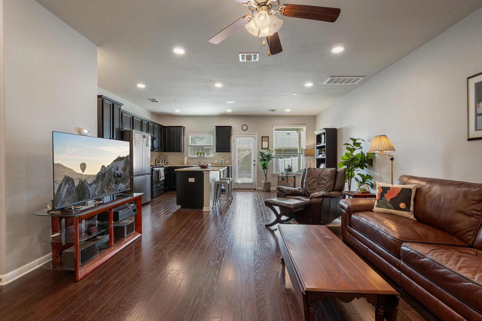 1044 Lost Pines Ln, Cedar Park, TX 78613