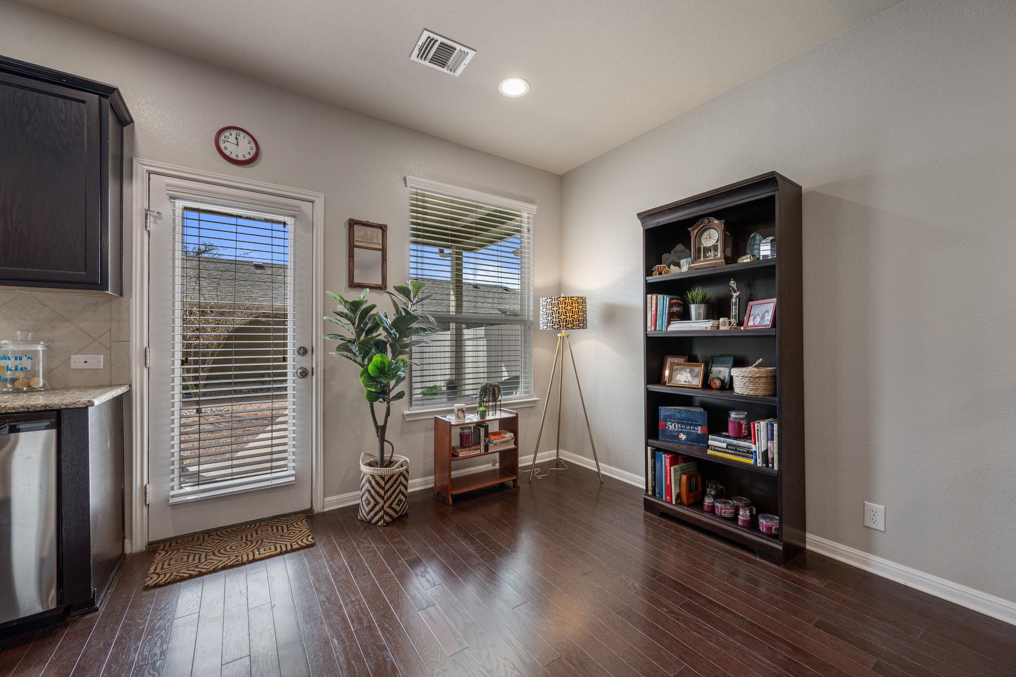 1044 Lost Pines Ln, Cedar Park, TX 78613