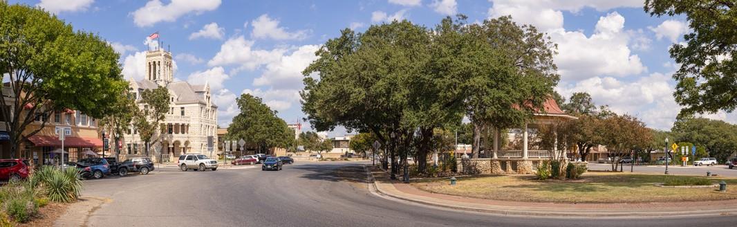 1500 Rebecca Creek Rd, Canyon Lake, TX 78133