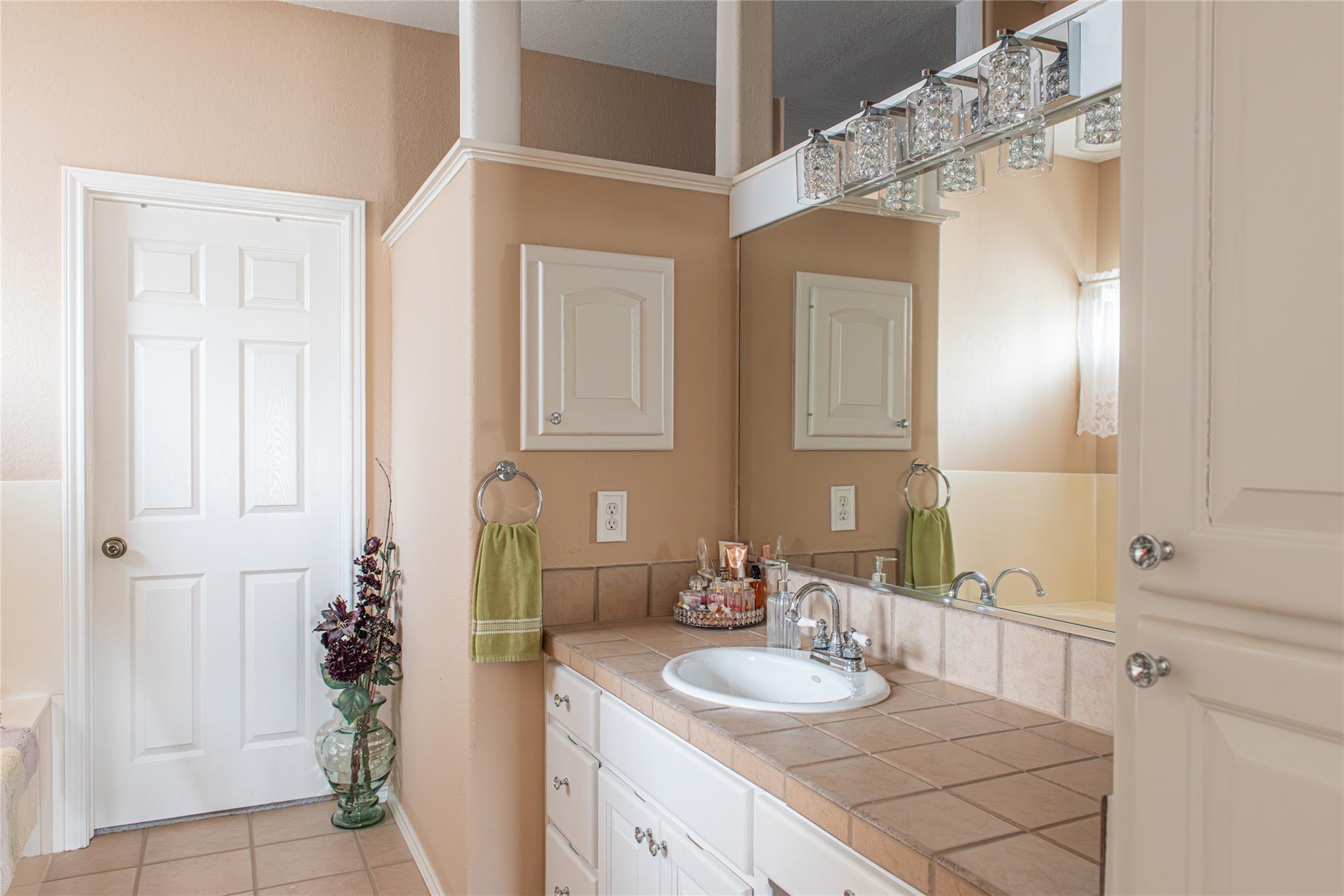 105 Wallace Riddell Dr, Burnet, TX 78611