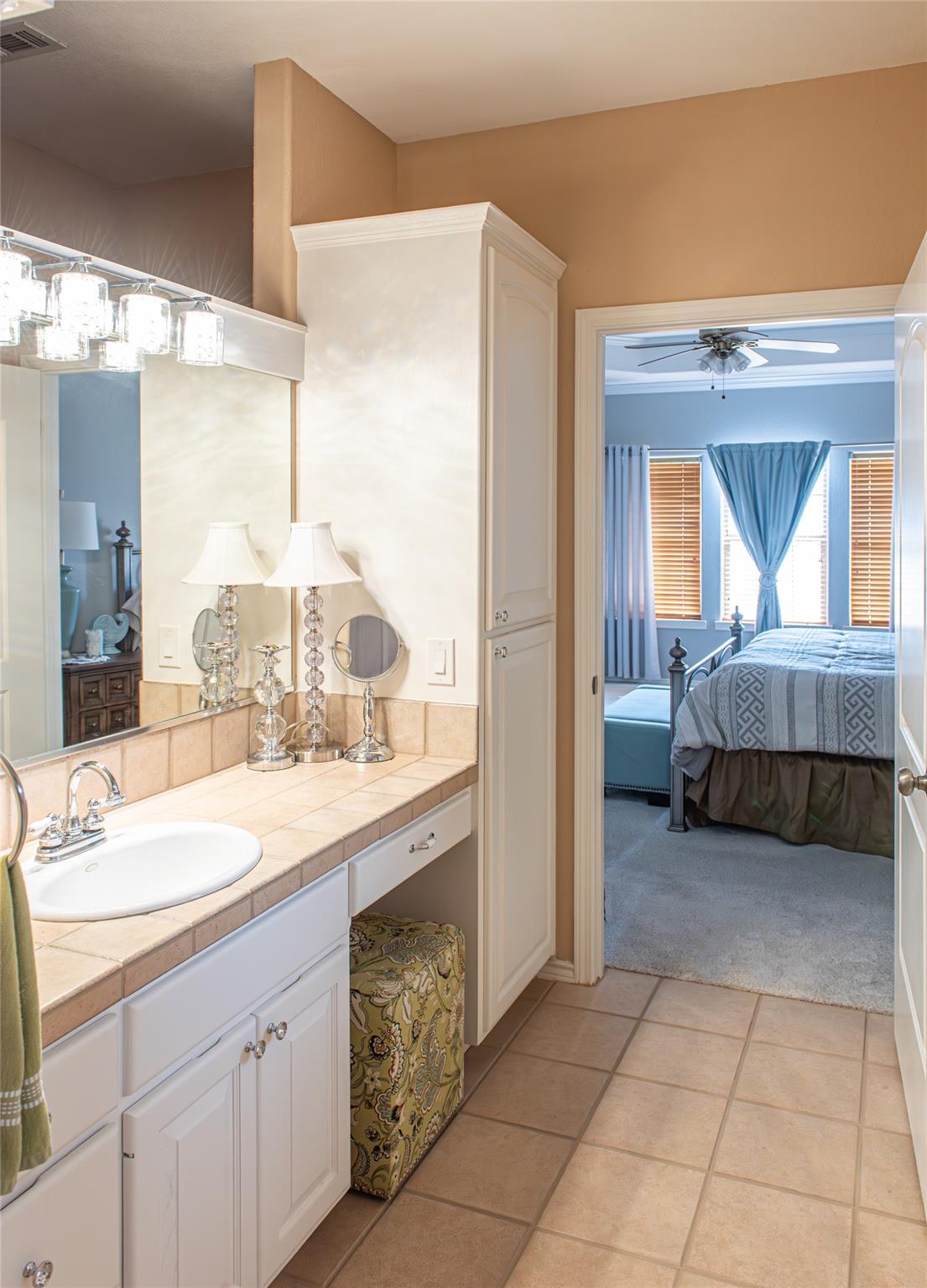 105 Wallace Riddell Dr, Burnet, TX 78611