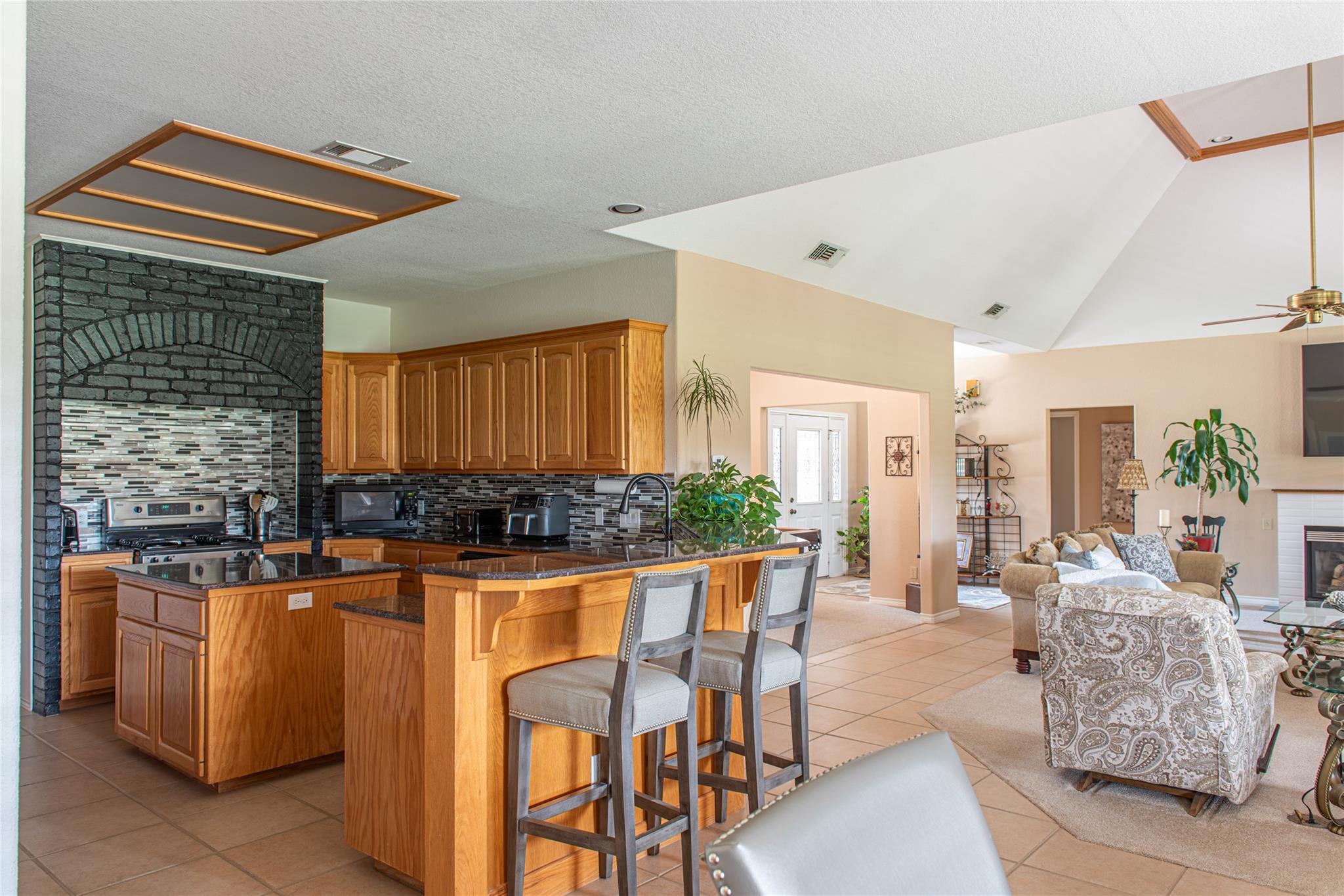 105 Wallace Riddell Dr, Burnet, TX 78611