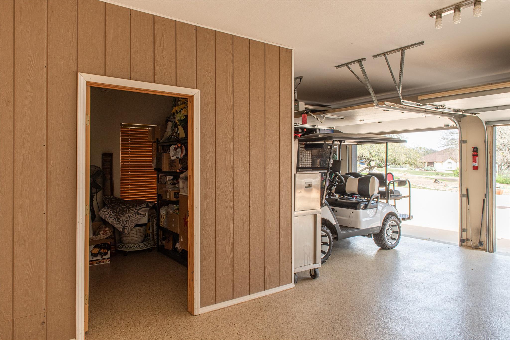 105 Wallace Riddell Dr, Burnet, TX 78611