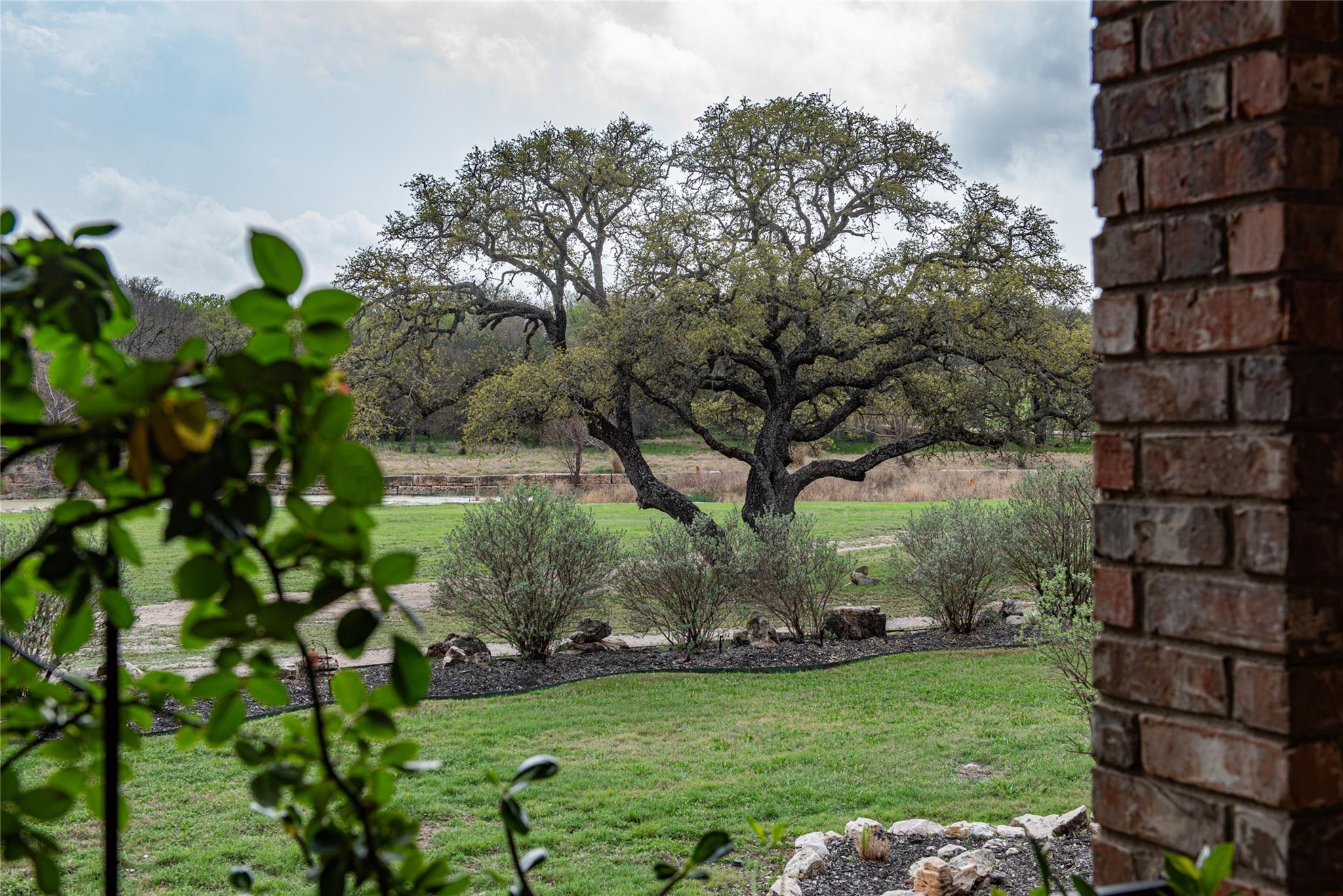 105 Wallace Riddell Dr, Burnet, TX 78611