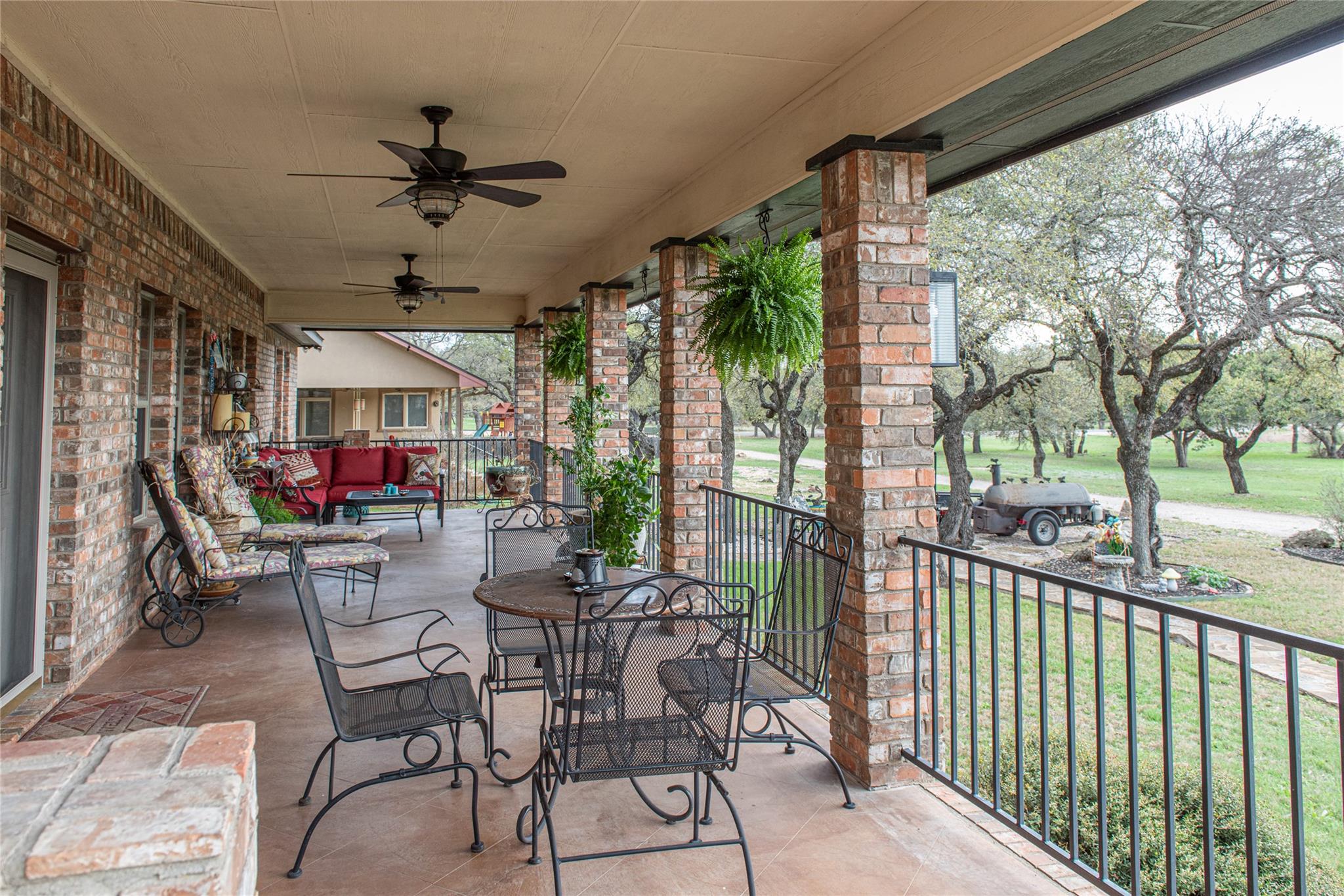 105 Wallace Riddell Dr, Burnet, TX 78611