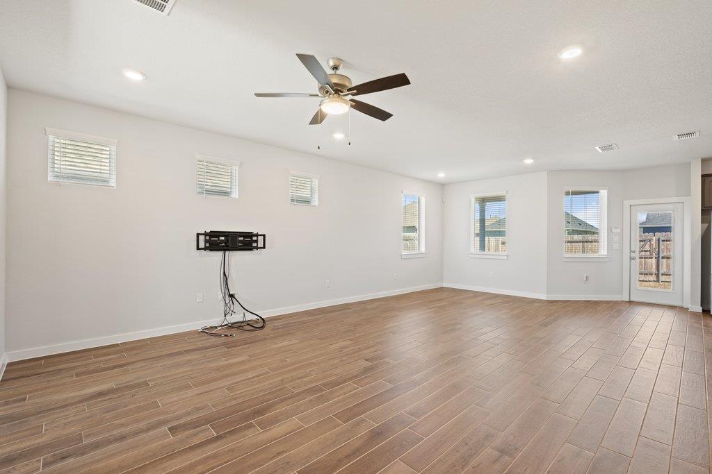 368 Banff Dr, Kyle, TX 78640