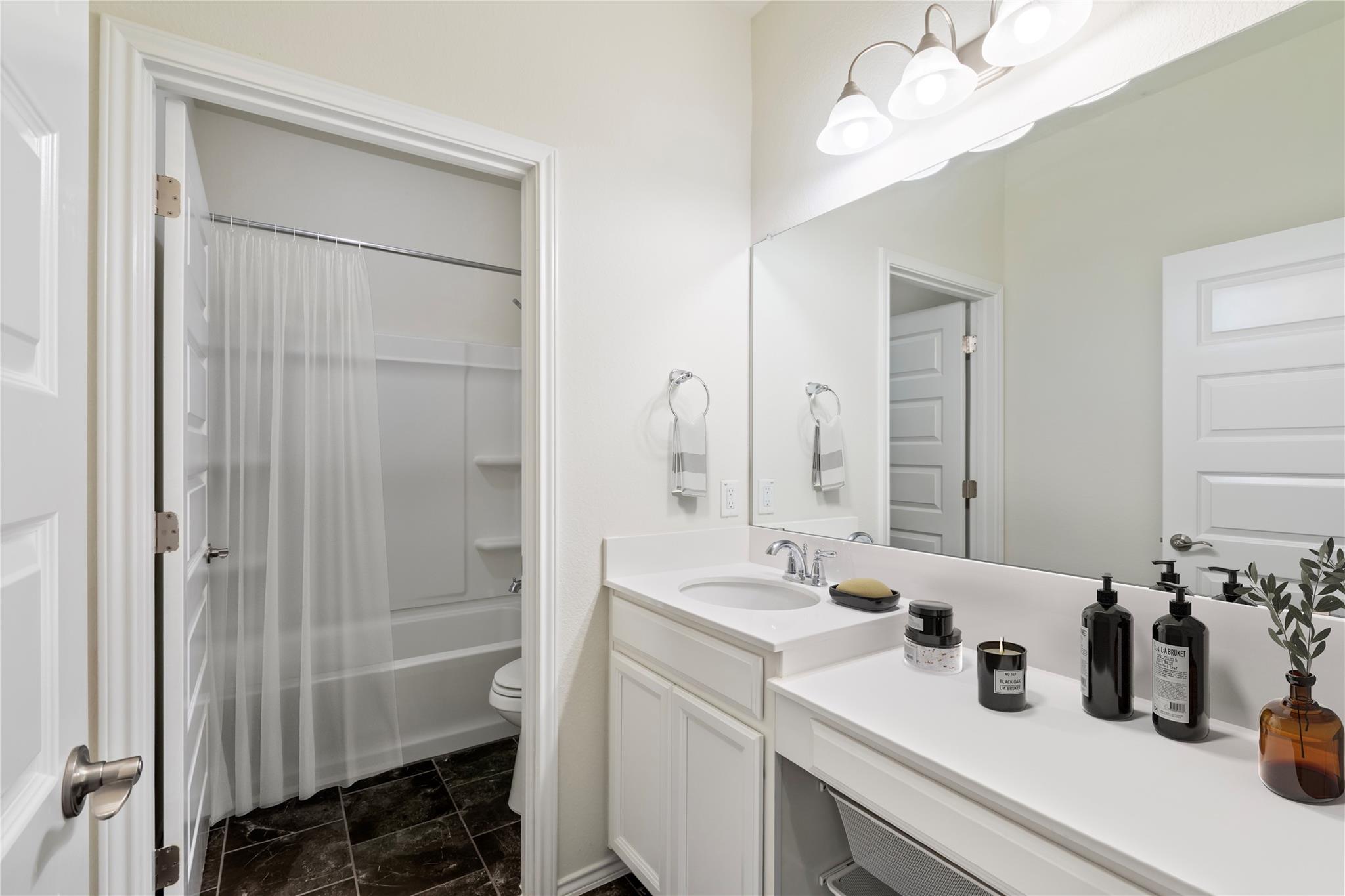 1001 McCormick Cv, Hutto, TX 78634