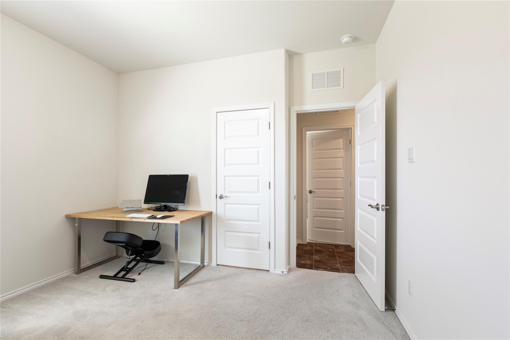 1001 McCormick Cv, Hutto, TX 78634