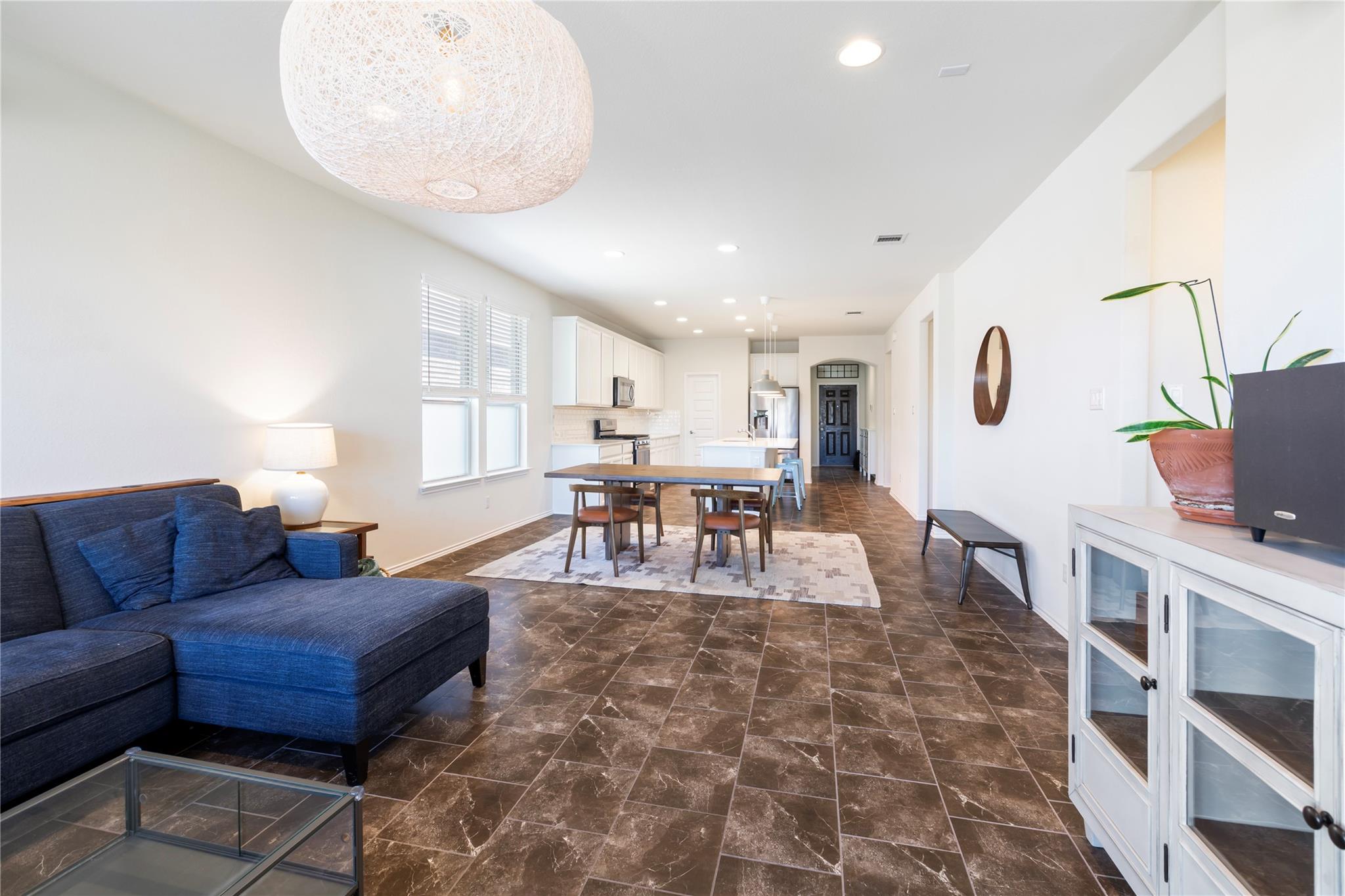 1001 McCormick Cv, Hutto, TX 78634