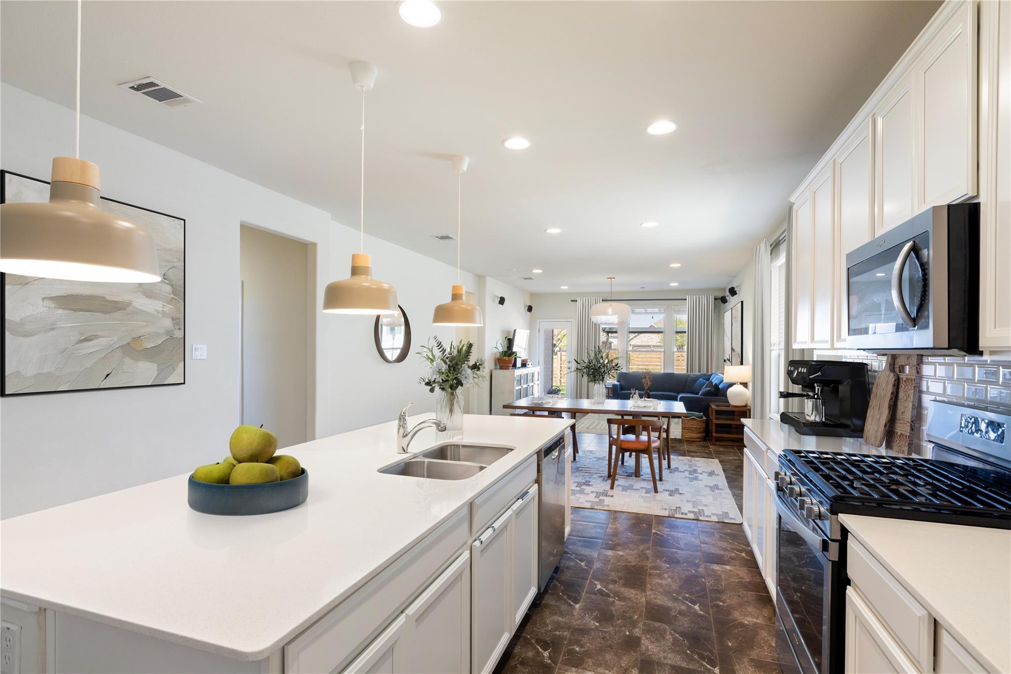 1001 McCormick Cv, Hutto, TX 78634