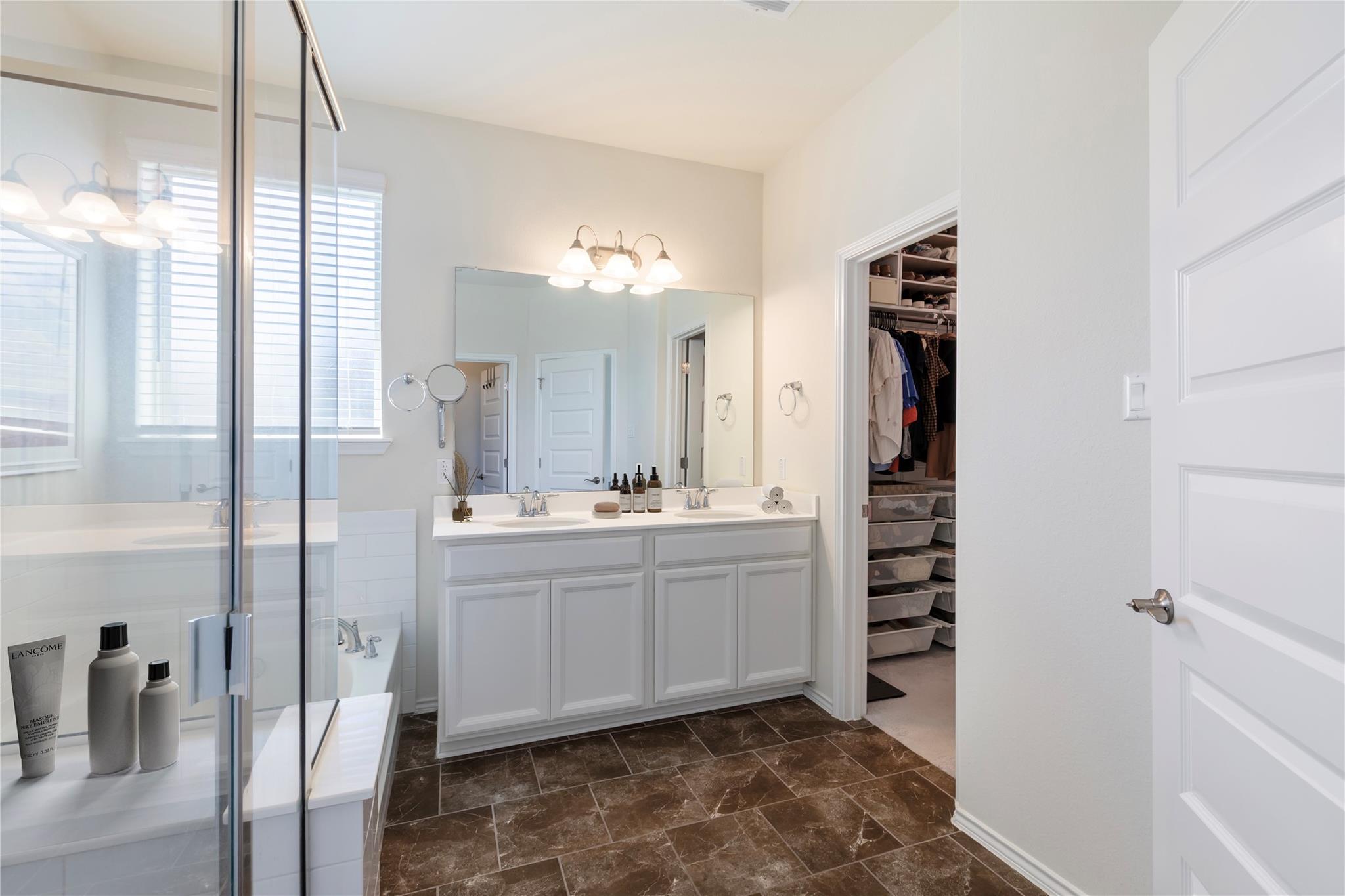 1001 McCormick Cv, Hutto, TX 78634