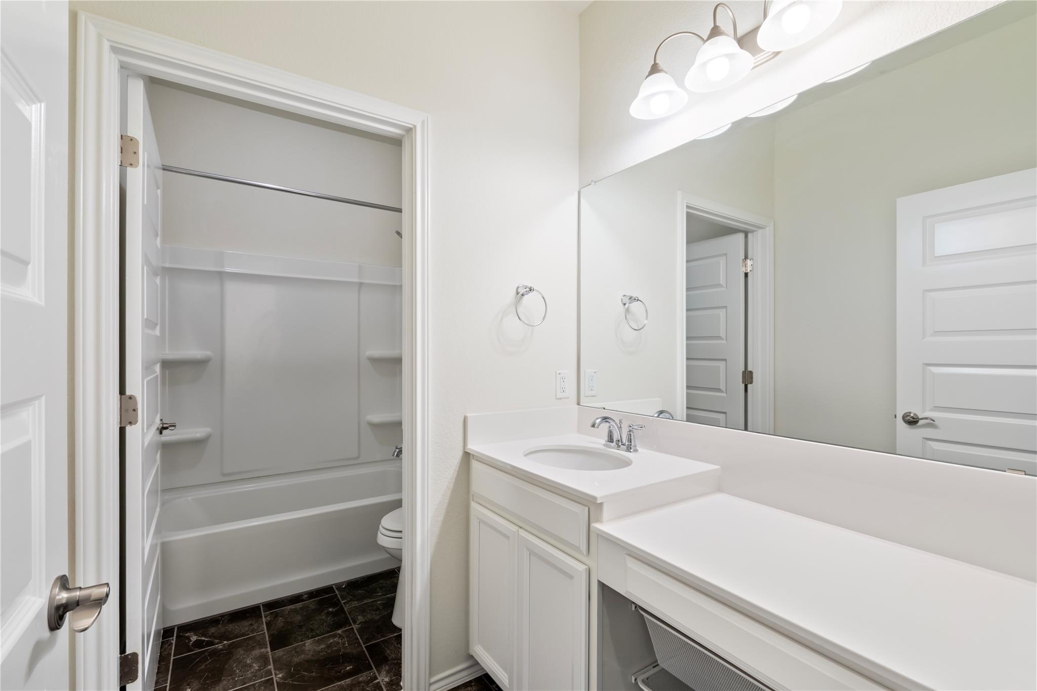 1001 McCormick Cv, Hutto, TX 78634