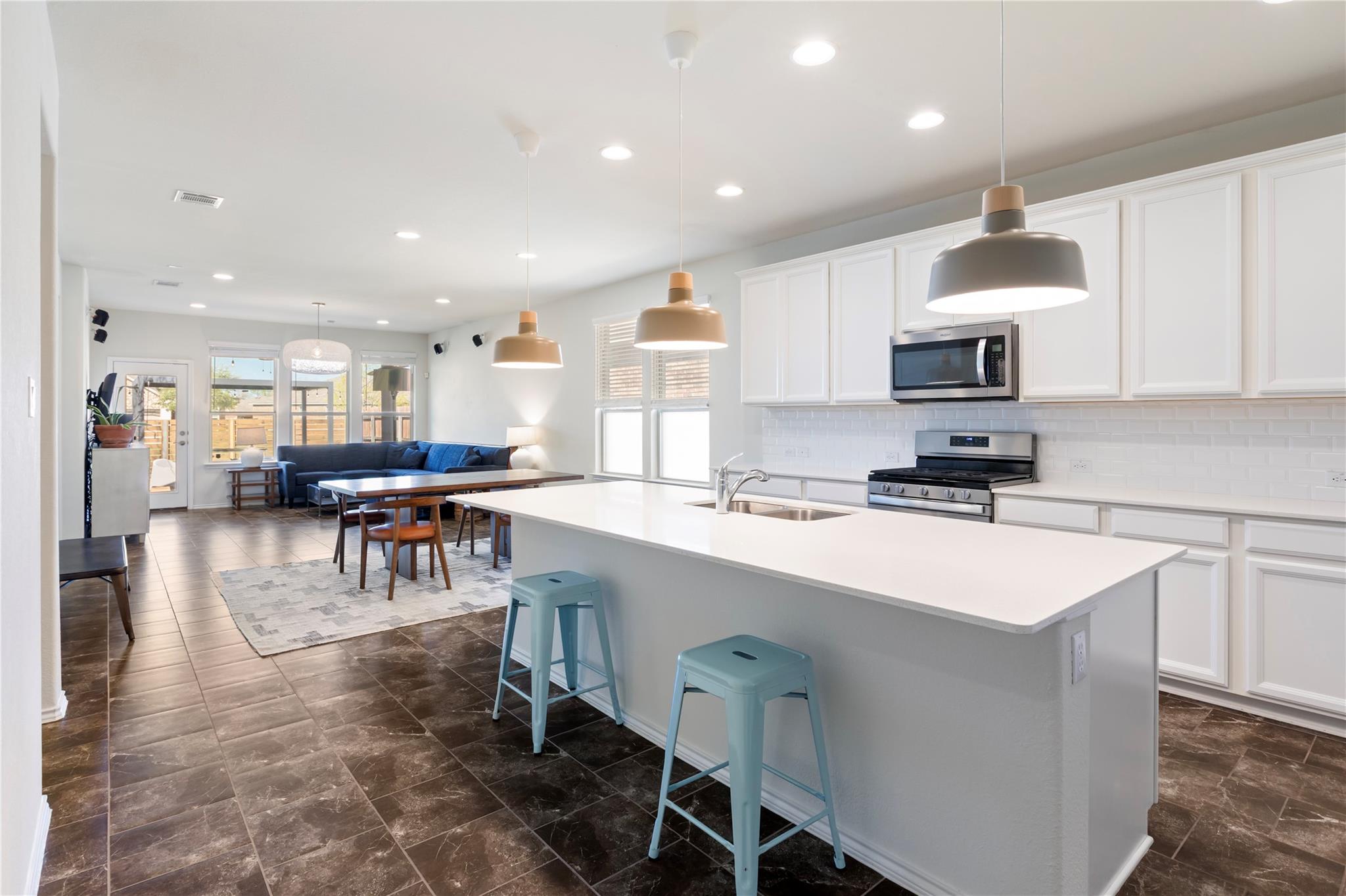 1001 McCormick Cv, Hutto, TX 78634