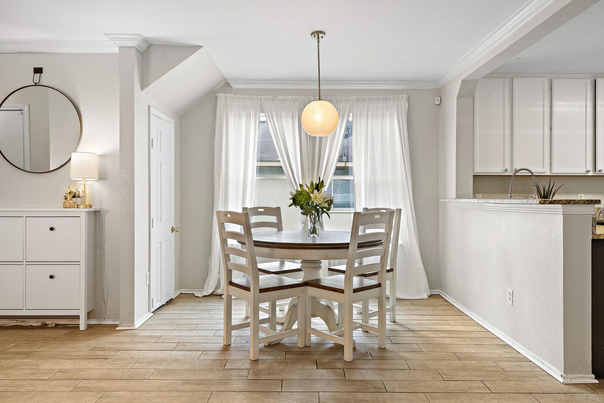 107 Easy St, Hutto, TX 78634