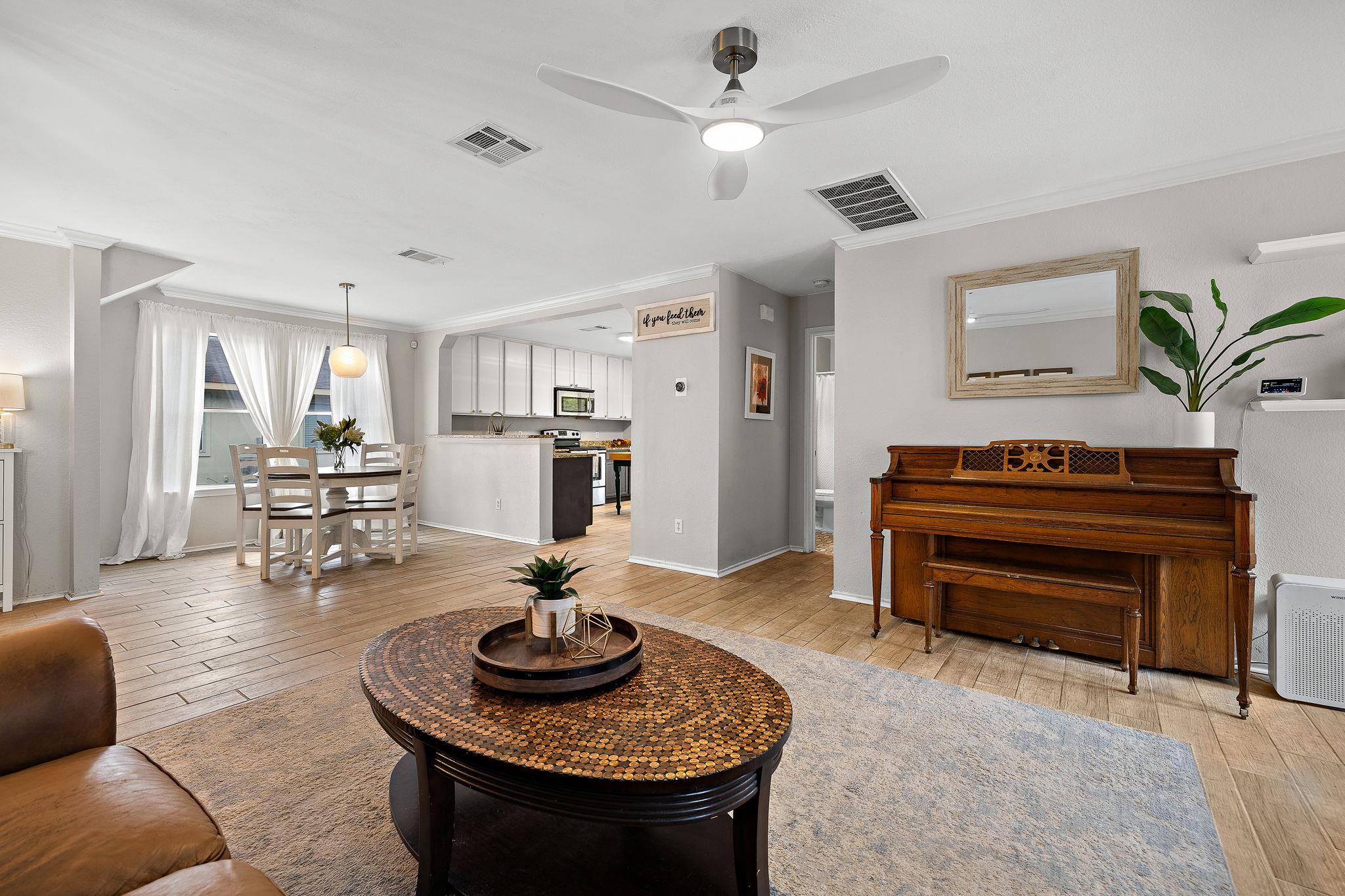 107 Easy St, Hutto, TX 78634