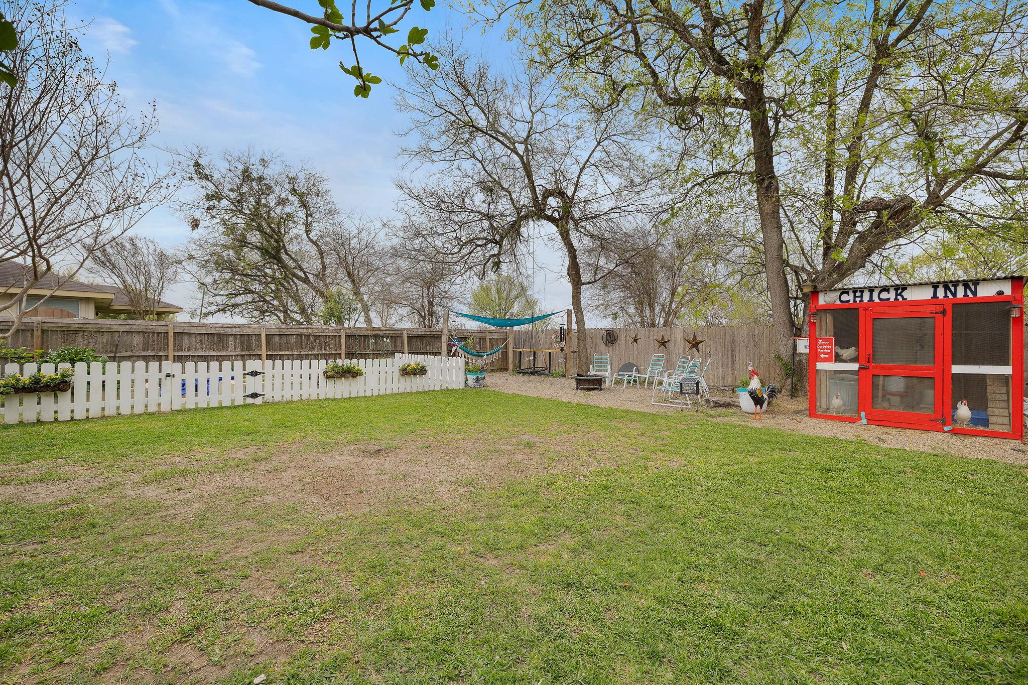 107 Easy St, Hutto, TX 78634