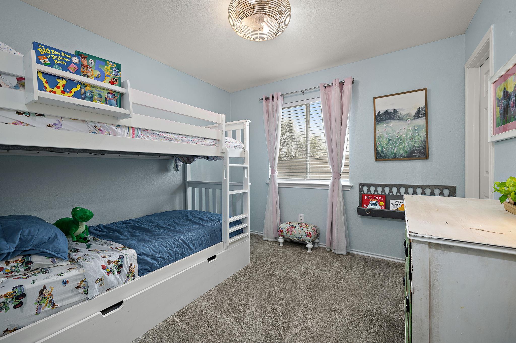 107 Easy St, Hutto, TX 78634