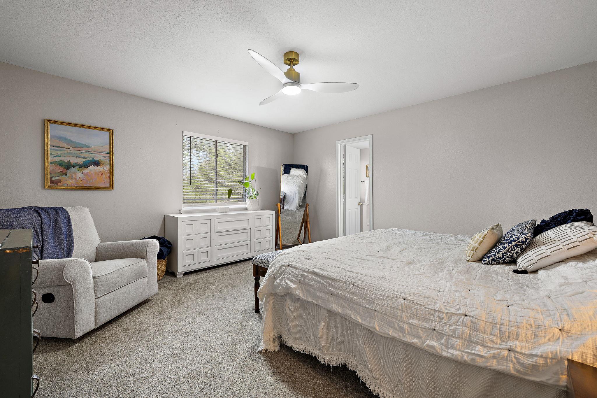 107 Easy St, Hutto, TX 78634