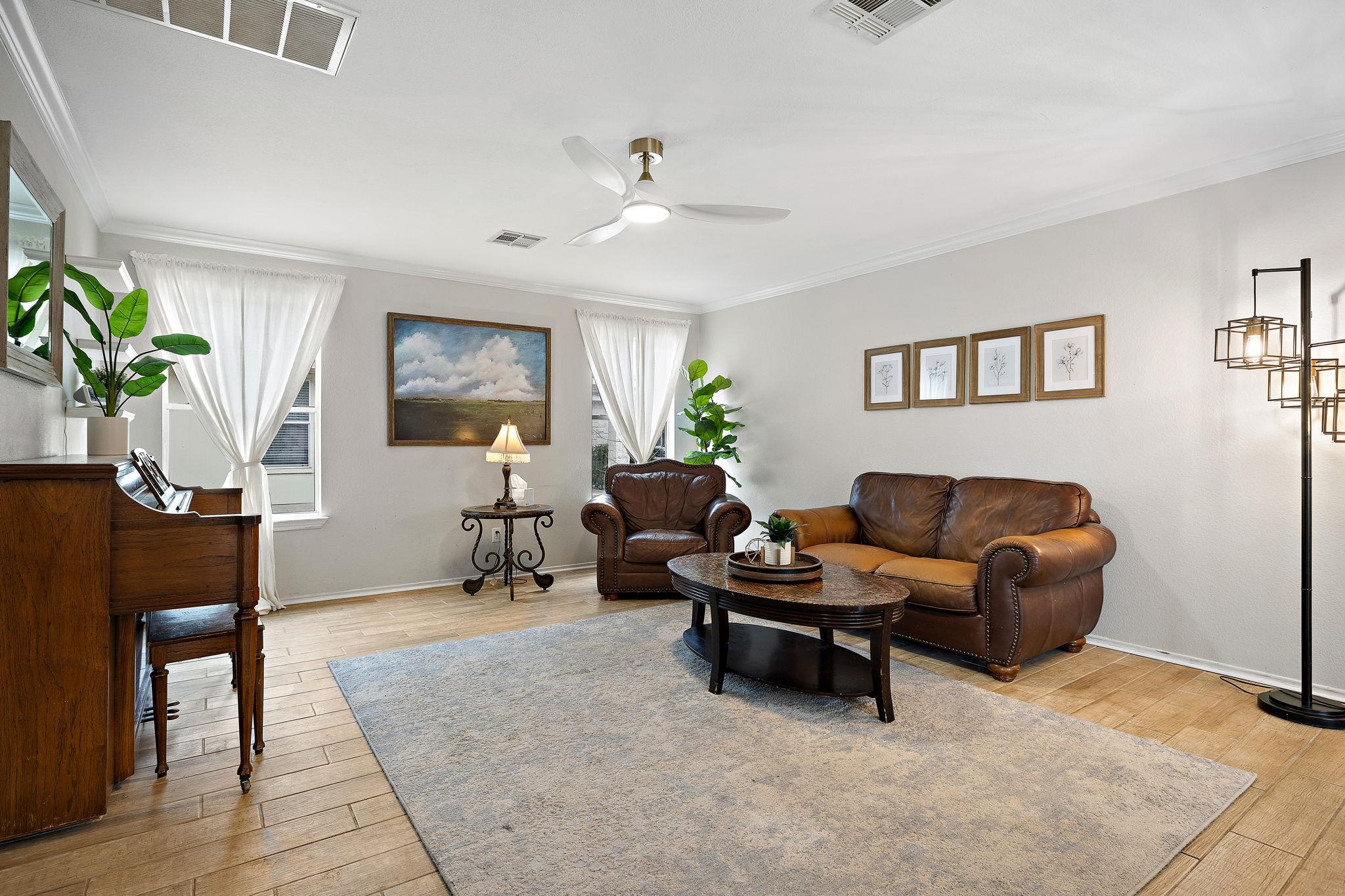 107 Easy St, Hutto, TX 78634