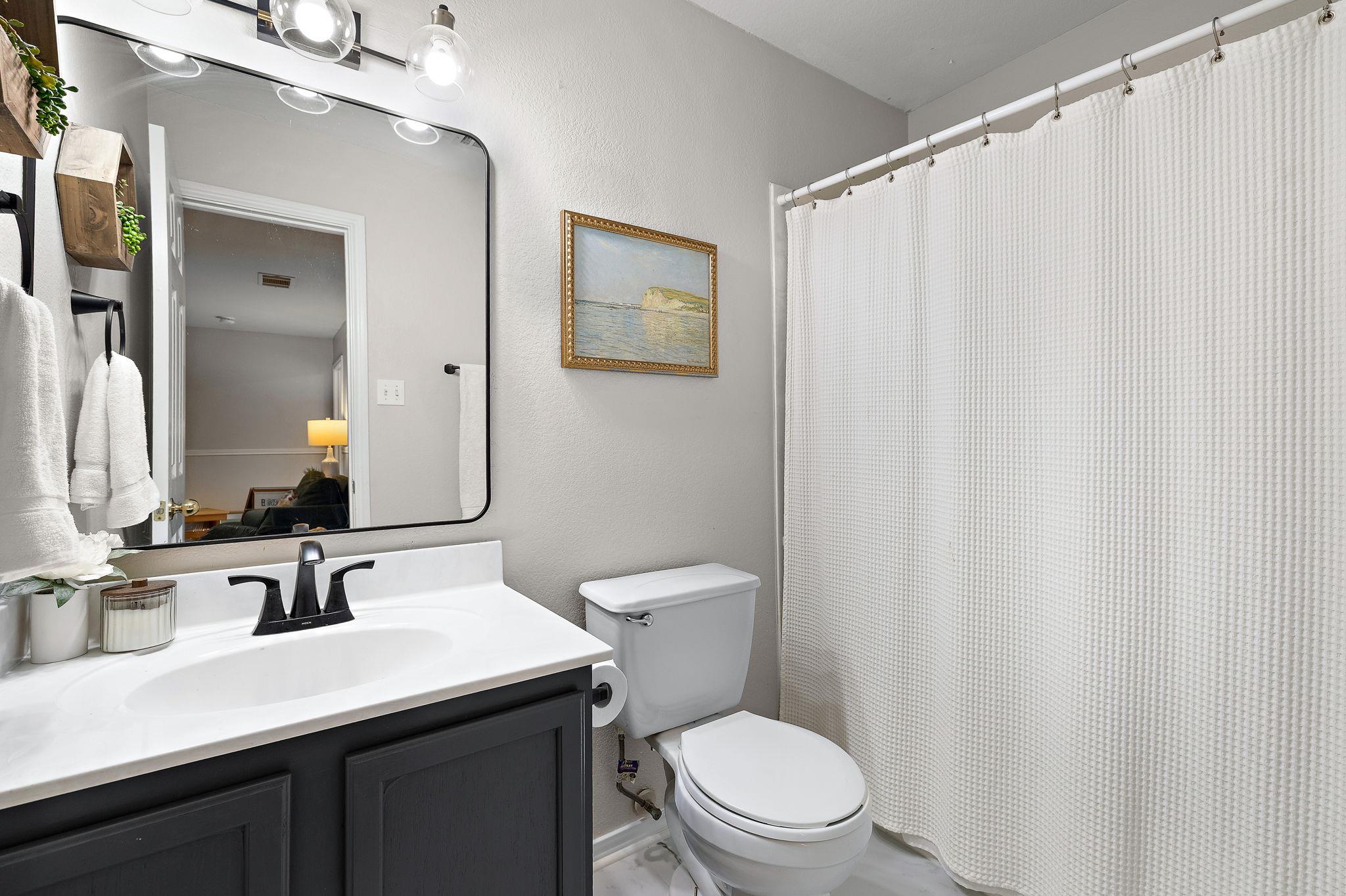 107 Easy St, Hutto, TX 78634