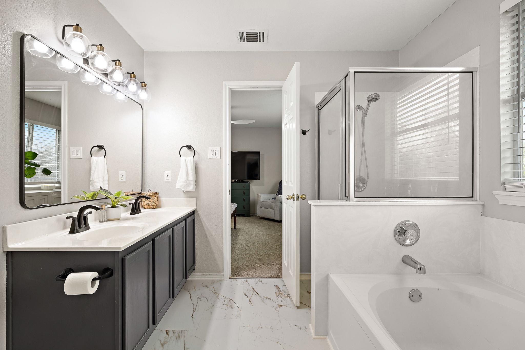 107 Easy St, Hutto, TX 78634