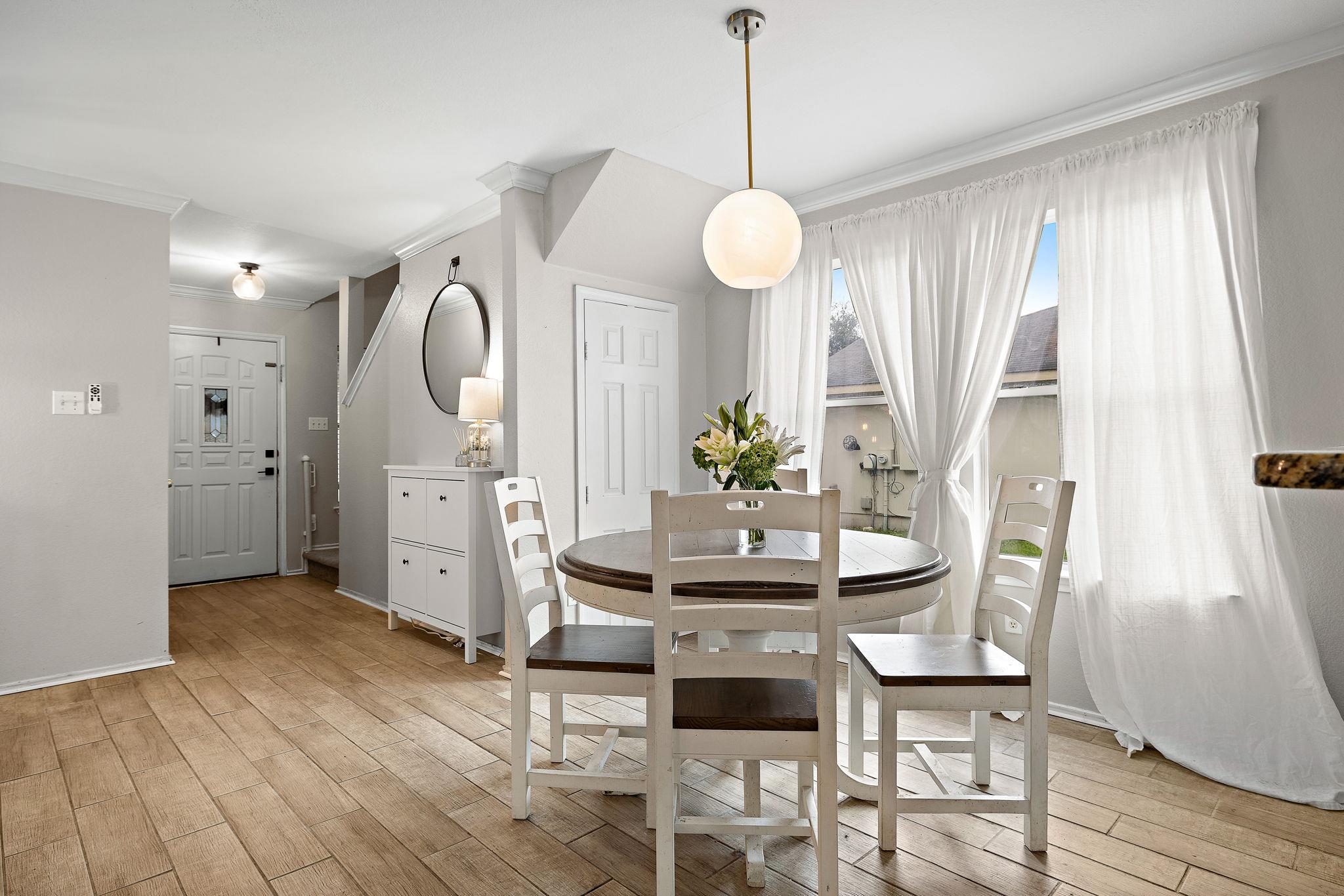 107 Easy St, Hutto, TX 78634