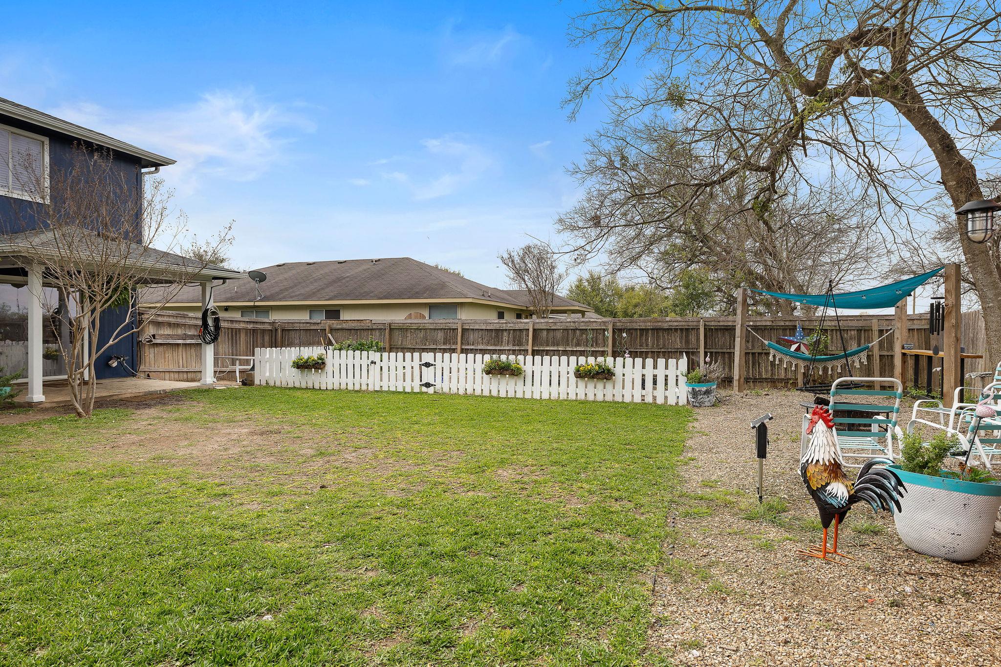 107 Easy St, Hutto, TX 78634