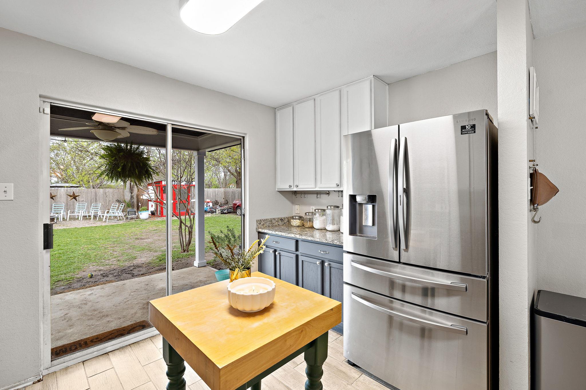 107 Easy St, Hutto, TX 78634