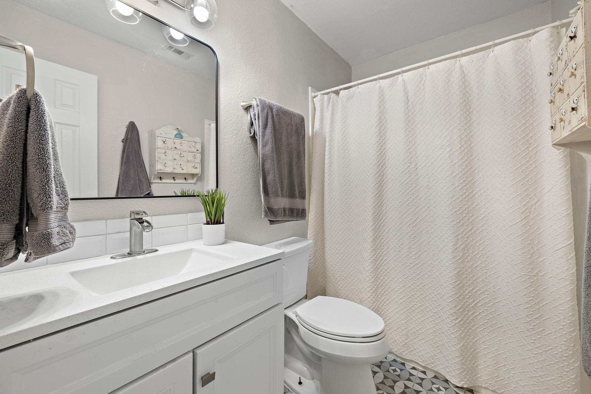 107 Easy St, Hutto, TX 78634