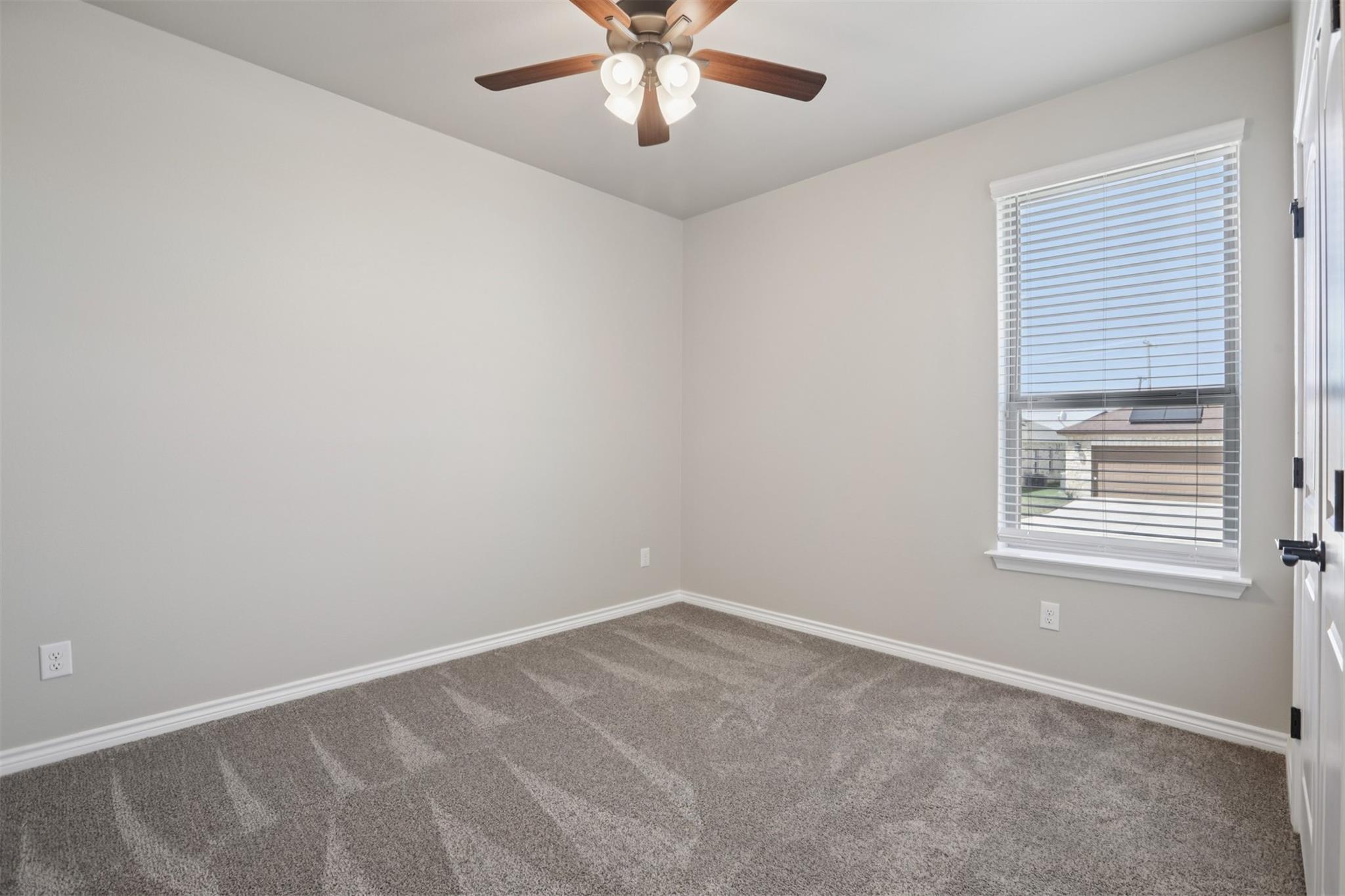 500 Seabiscuit Dr, Jarrell, TX 76537