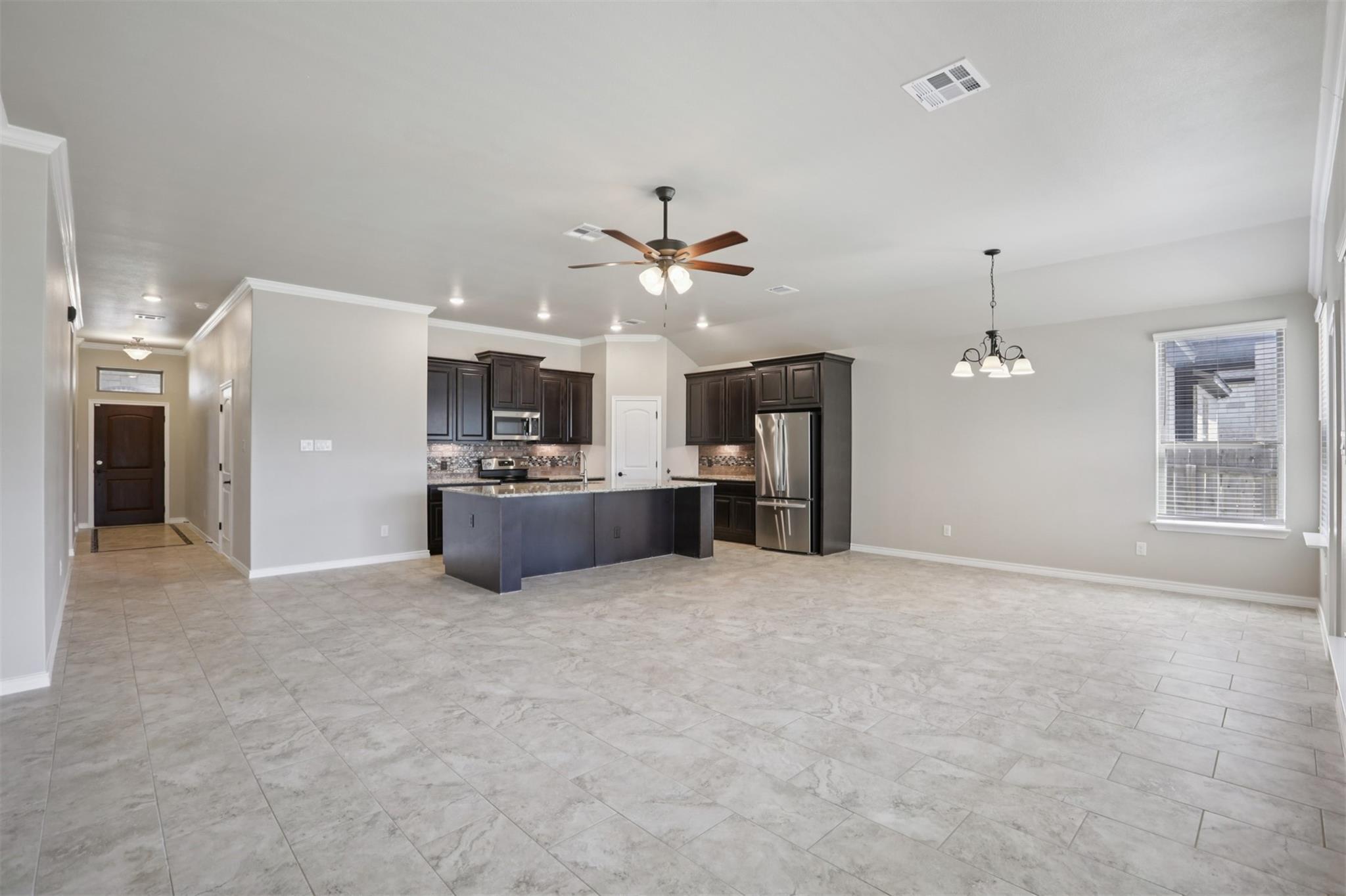 500 Seabiscuit Dr, Jarrell, TX 76537