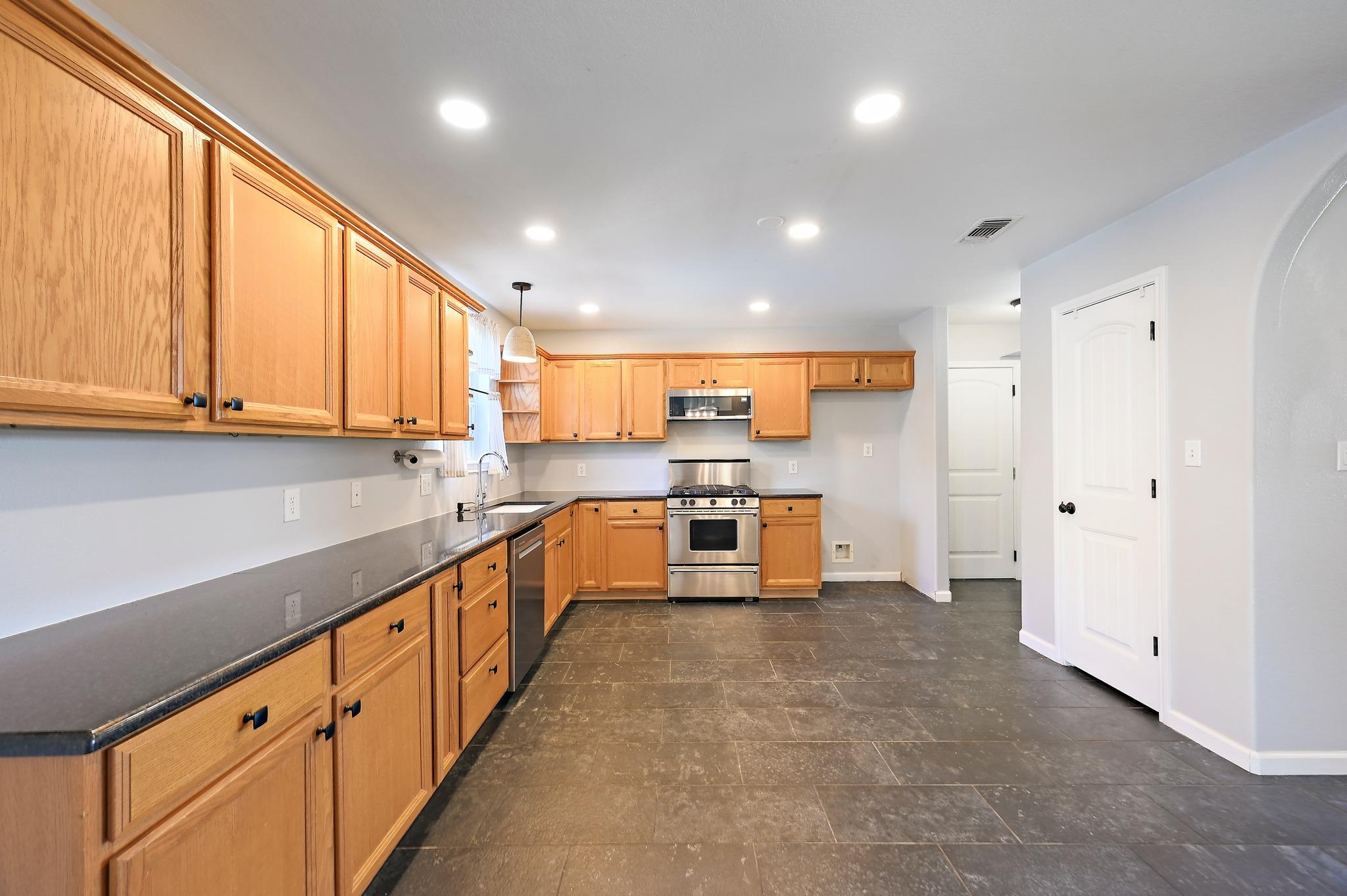 141 Arnold Dr, Canyon Lake, TX 78133