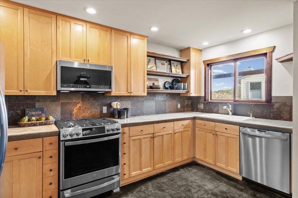 7703 Banpass Ln, Austin, TX 78736