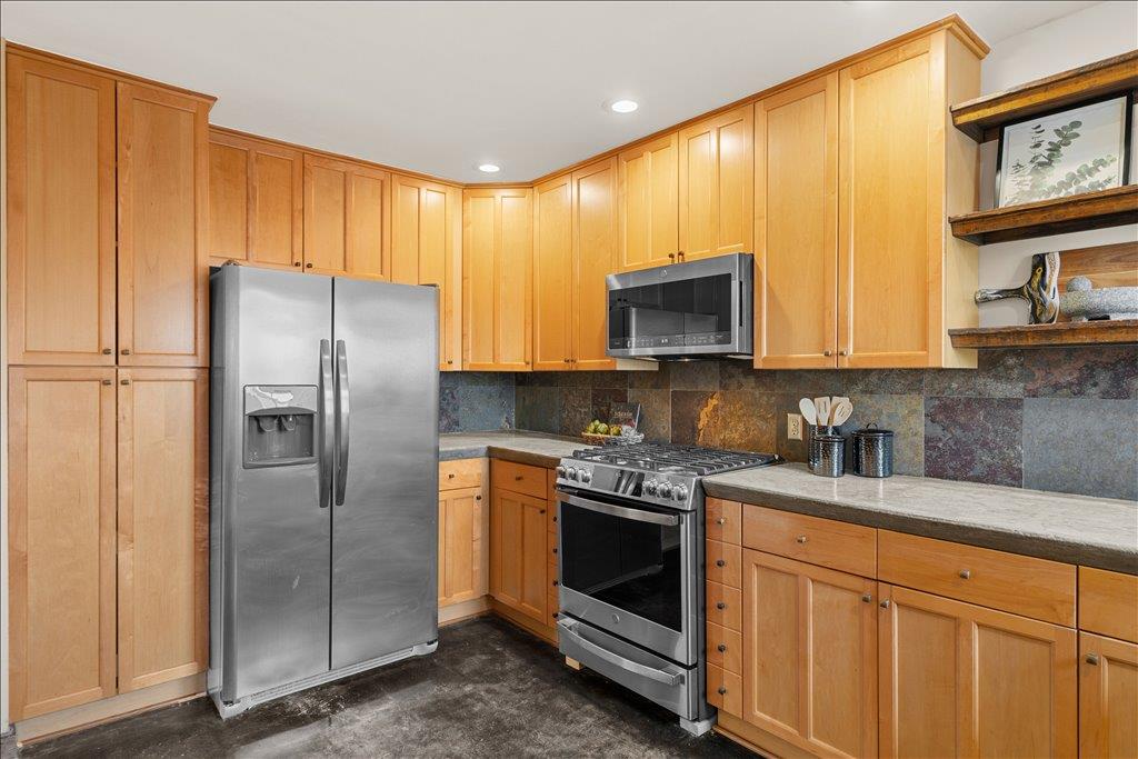 7703 Banpass Ln, Austin, TX 78736