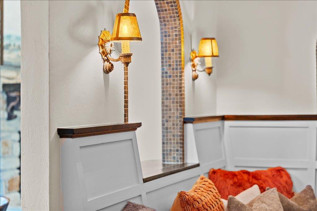 7703 Banpass Ln, Austin, TX 78736