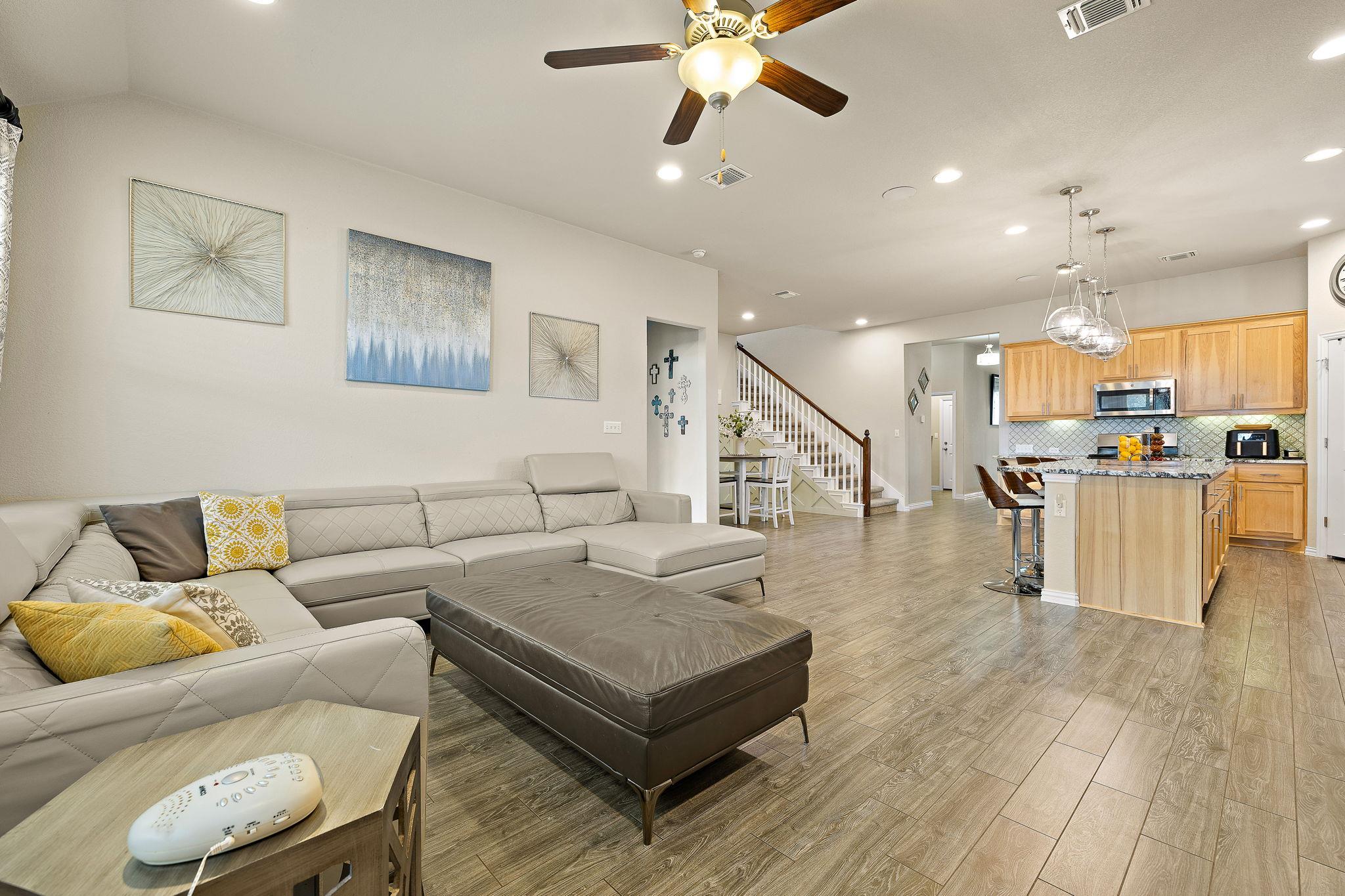 202 Simmental Loop, Hutto, TX 78634