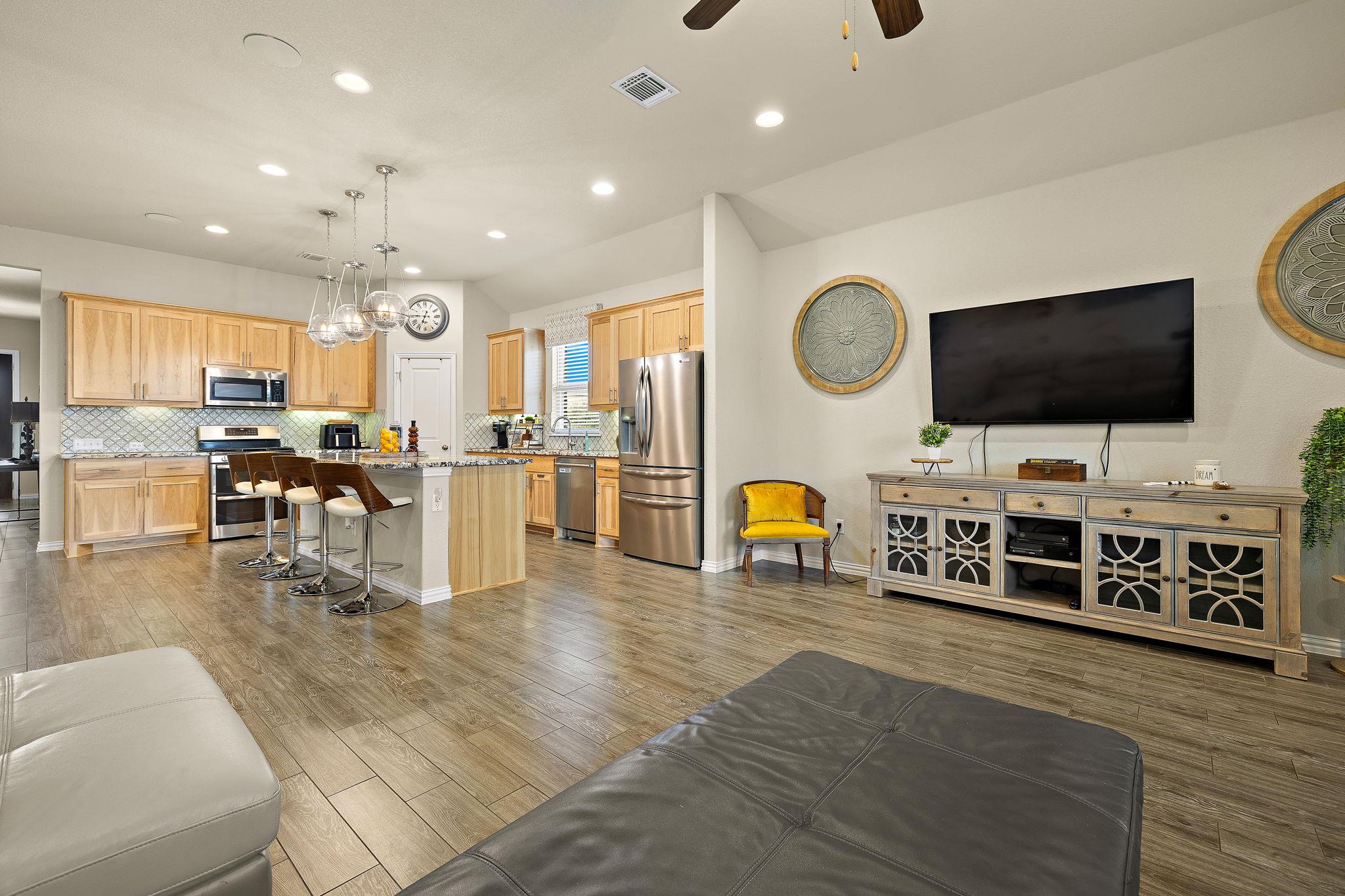 202 Simmental Loop, Hutto, TX 78634