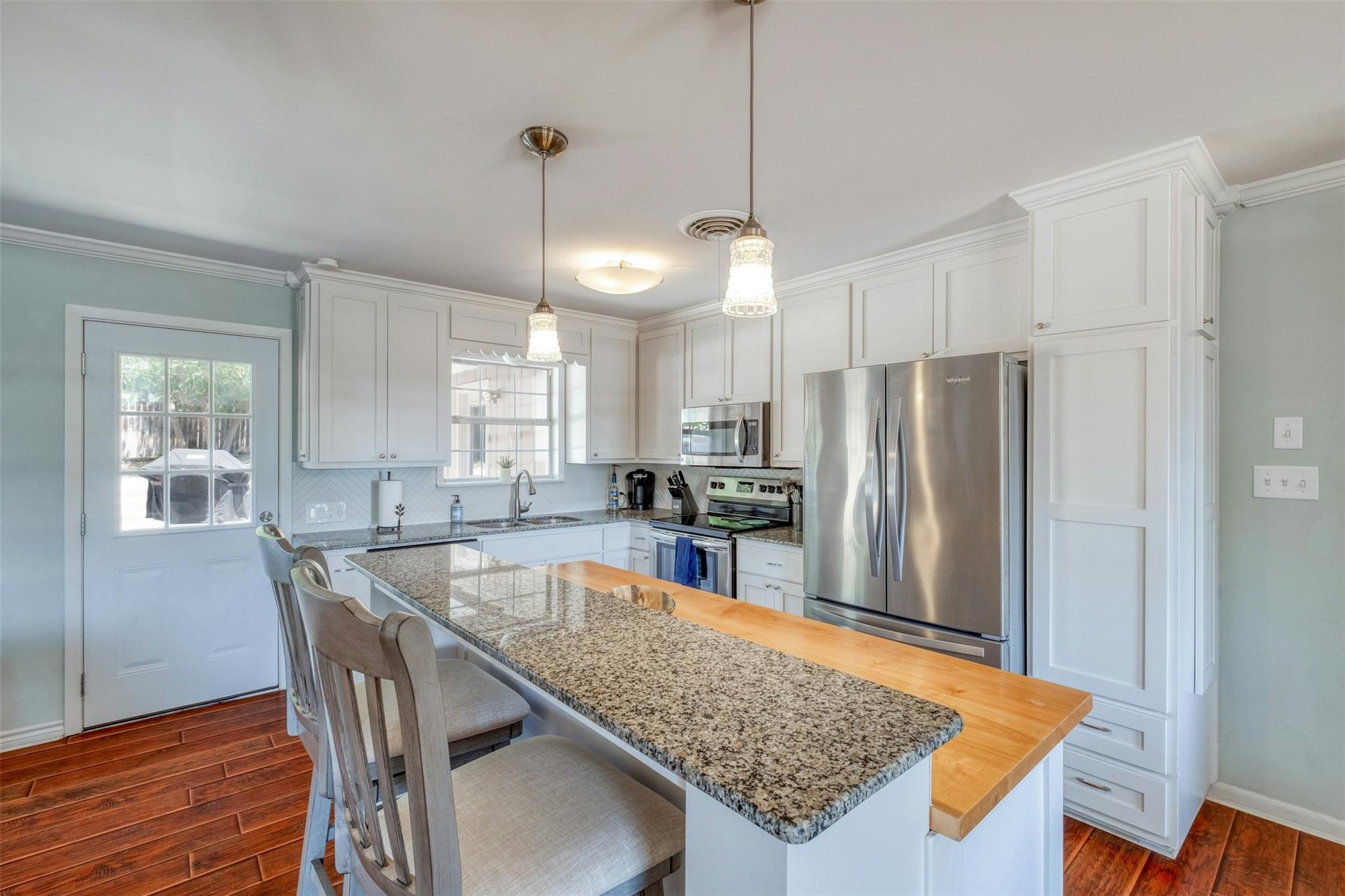 1208 Country Club Rd, Georgetown, TX 78628