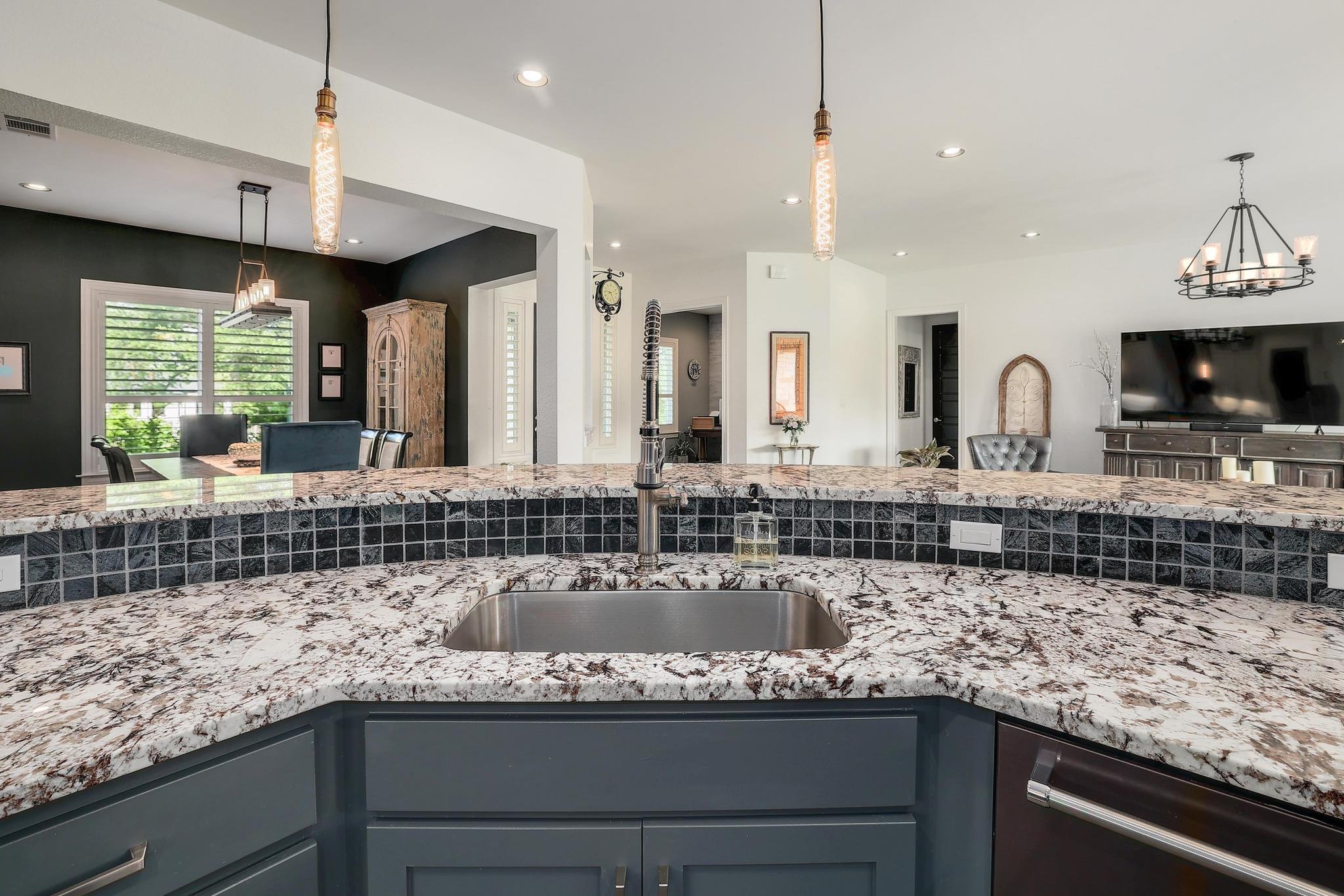 105 Graystone Ln, Georgetown, TX 78633