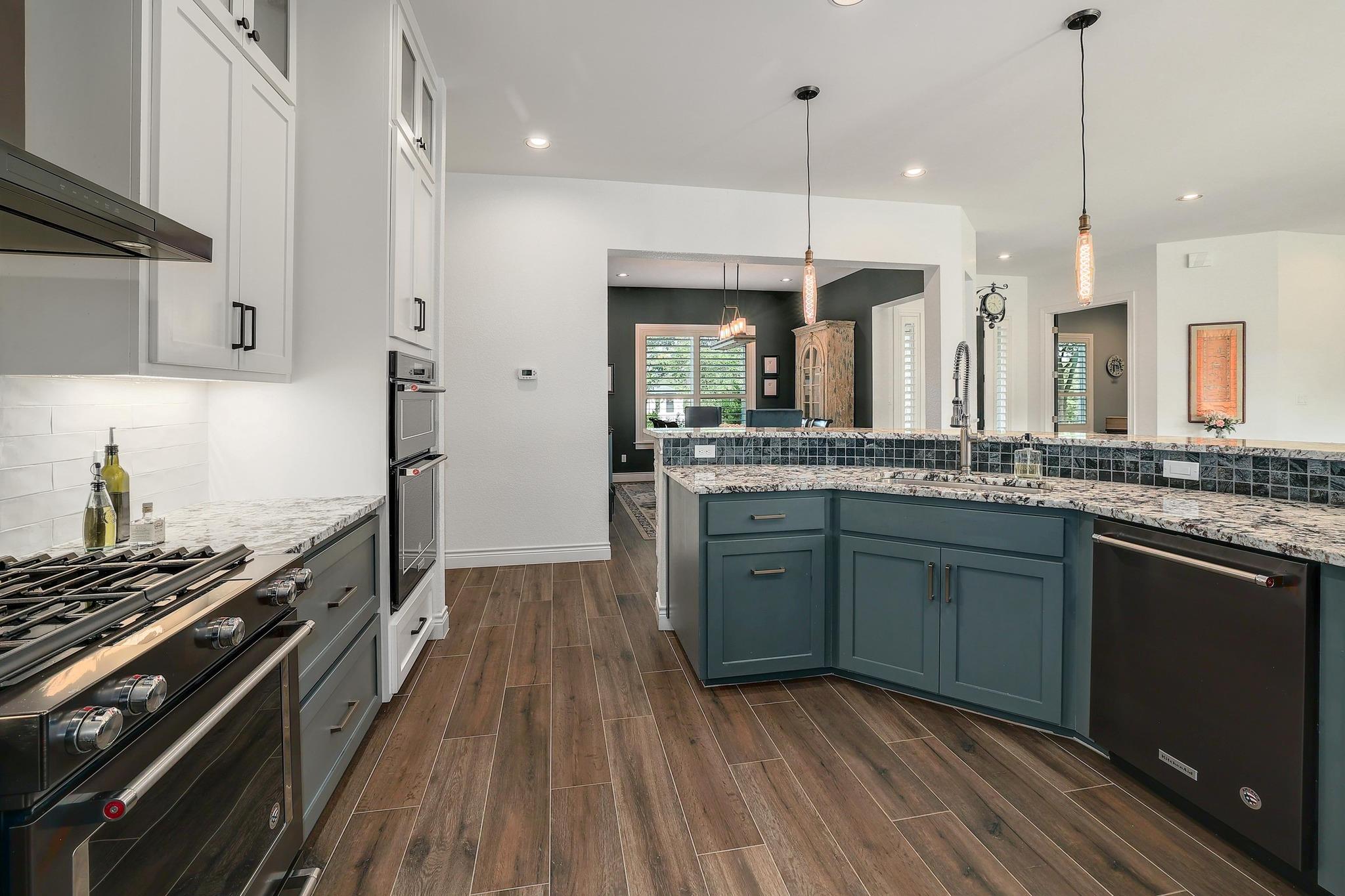 105 Graystone Ln, Georgetown, TX 78633