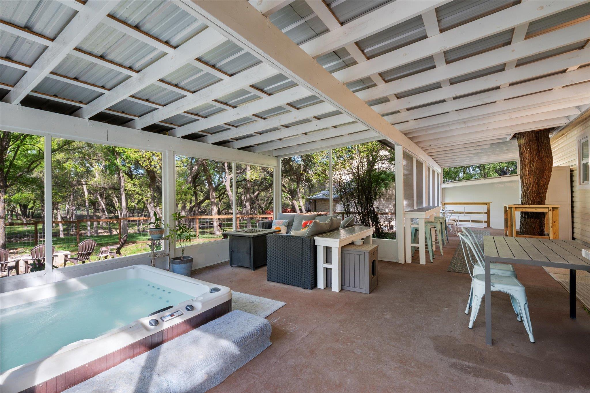 201 N Oak Hollow Rd, Georgetown, TX 78628