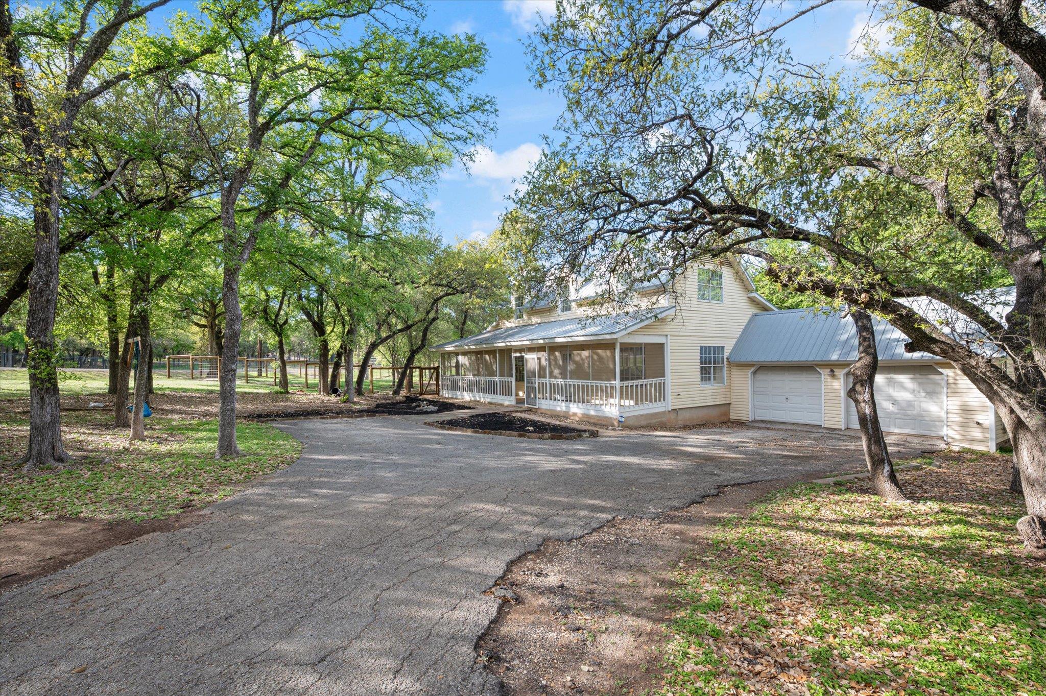 201 N Oak Hollow Rd, Georgetown, TX 78628