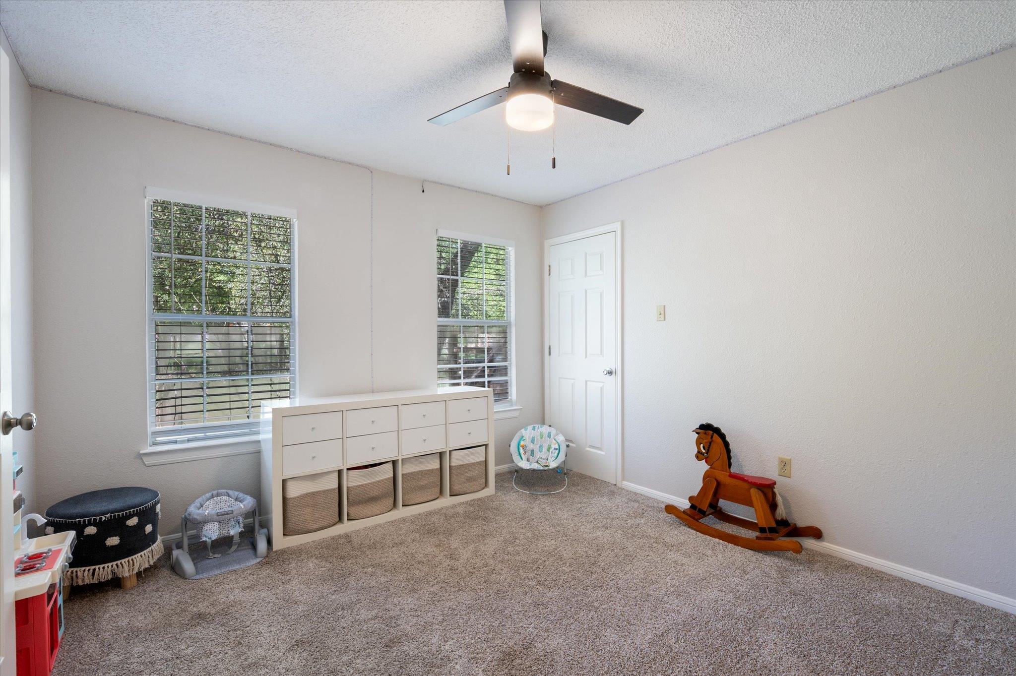 201 N Oak Hollow Rd, Georgetown, TX 78628