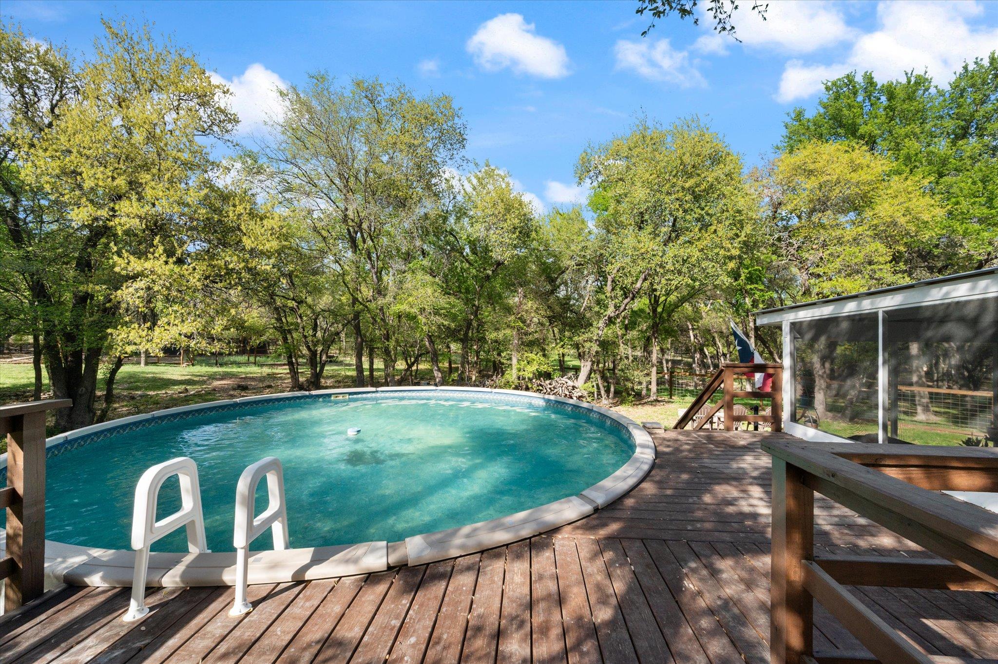 201 N Oak Hollow Rd, Georgetown, TX 78628