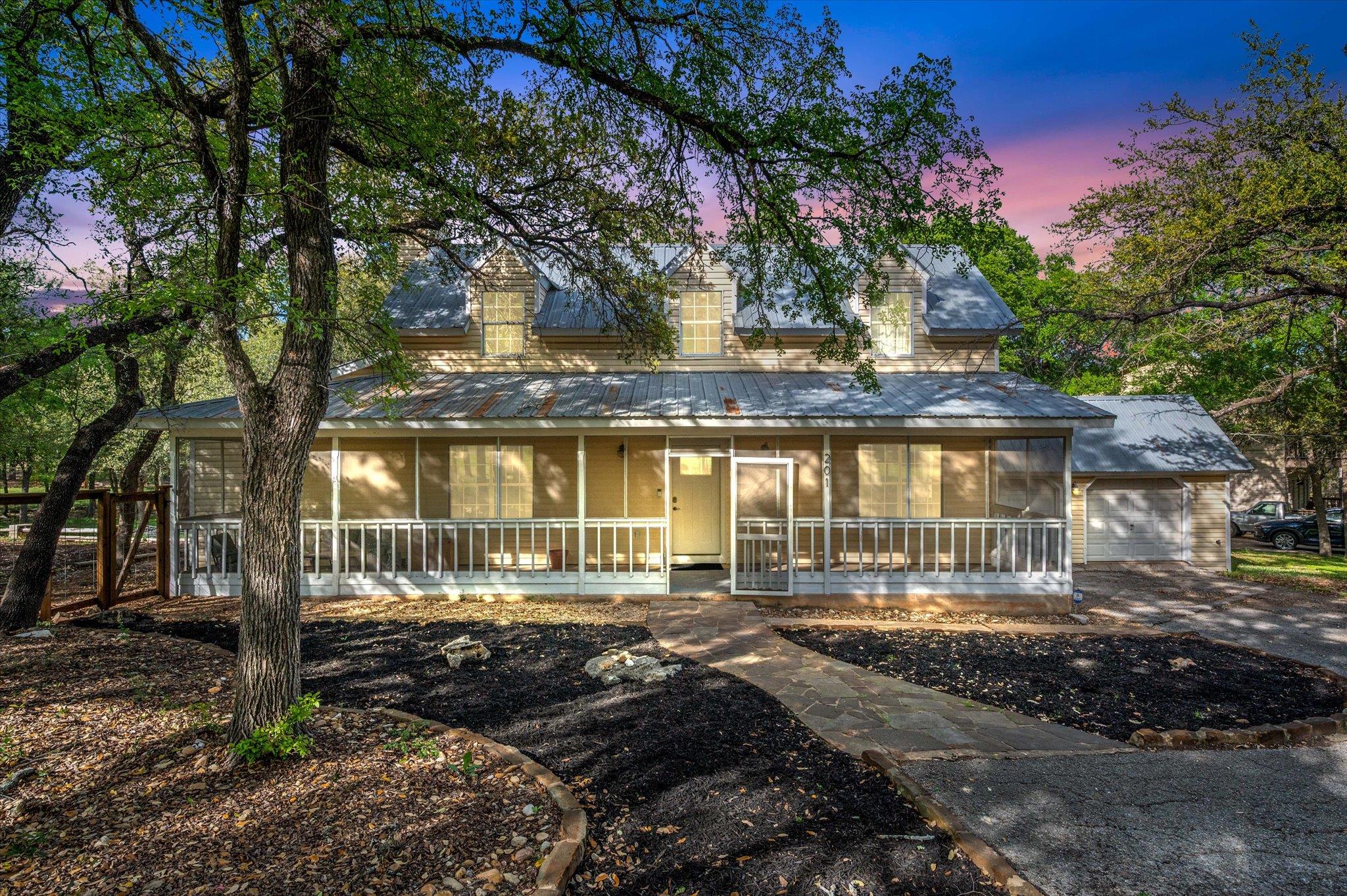 201 N Oak Hollow Rd, Georgetown, TX 78628