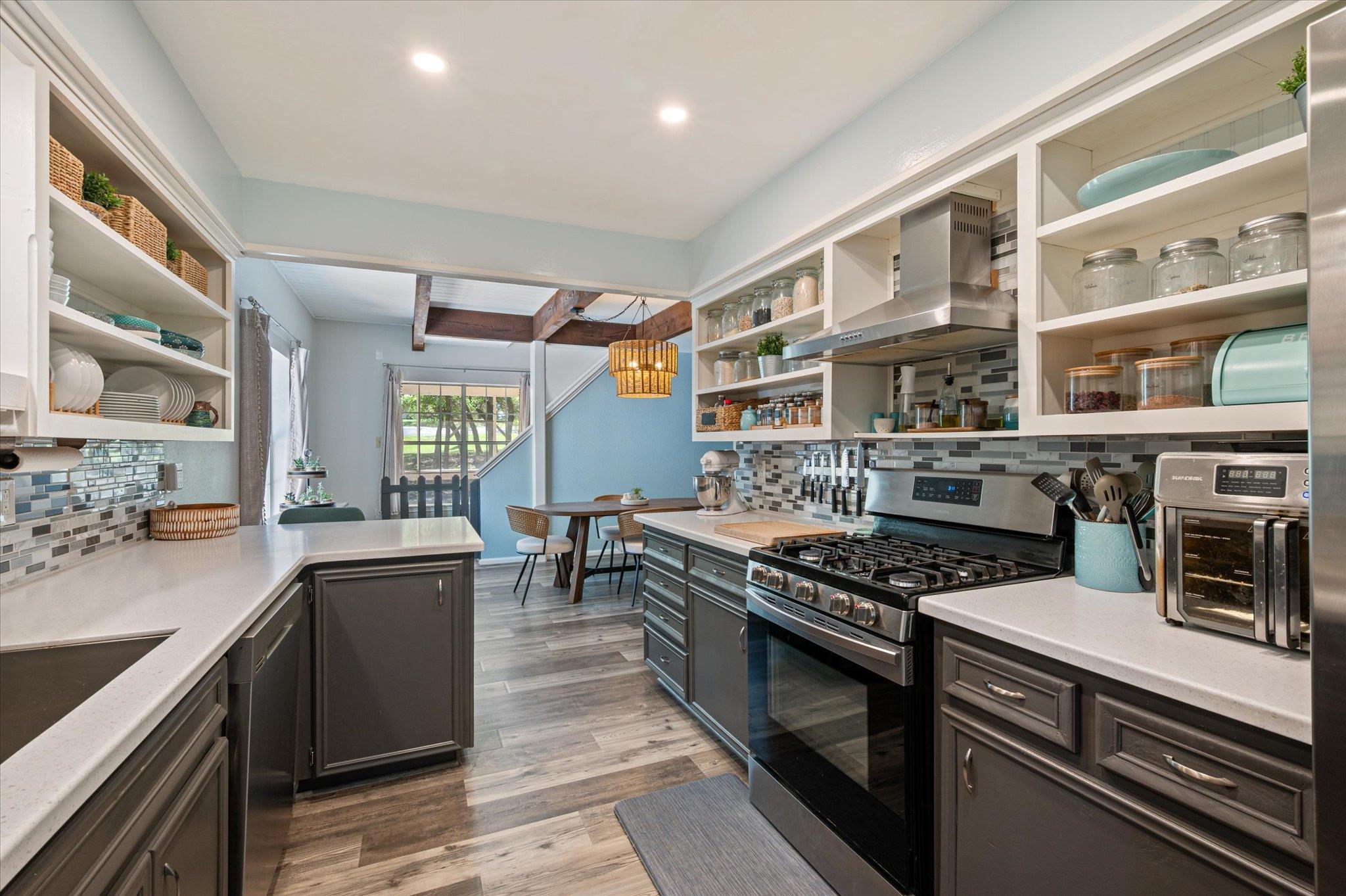 201 N Oak Hollow Rd, Georgetown, TX 78628